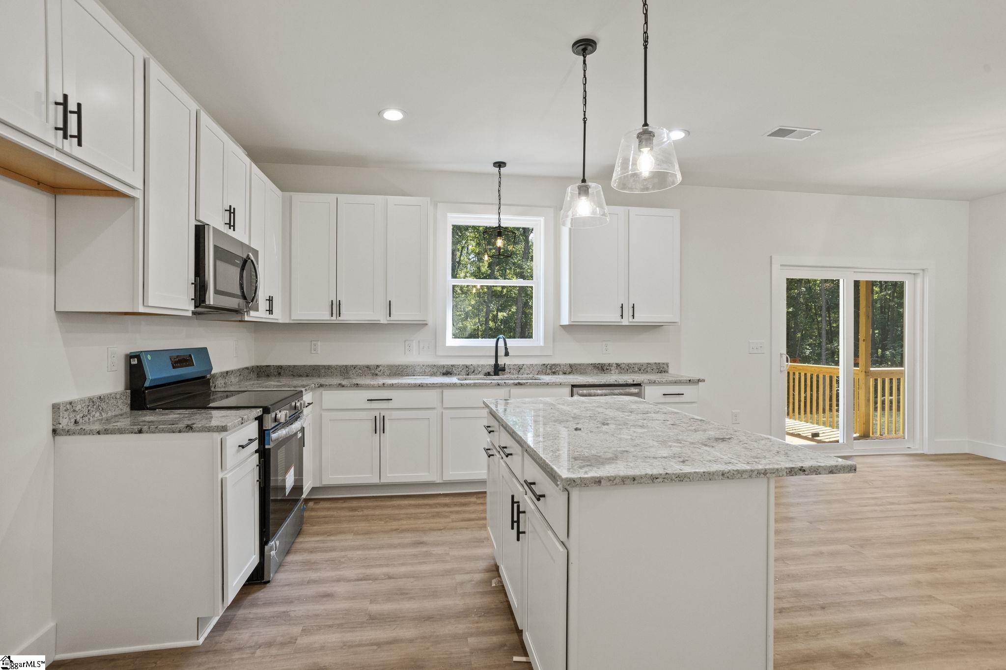 171 Easy Street Property Photo 9