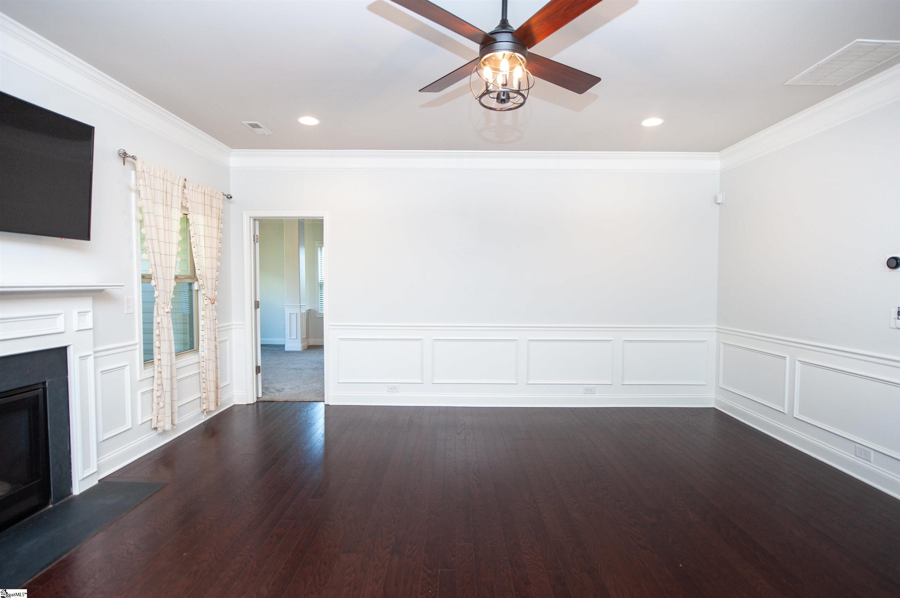 454 Wolfbend Road Property Photo 4