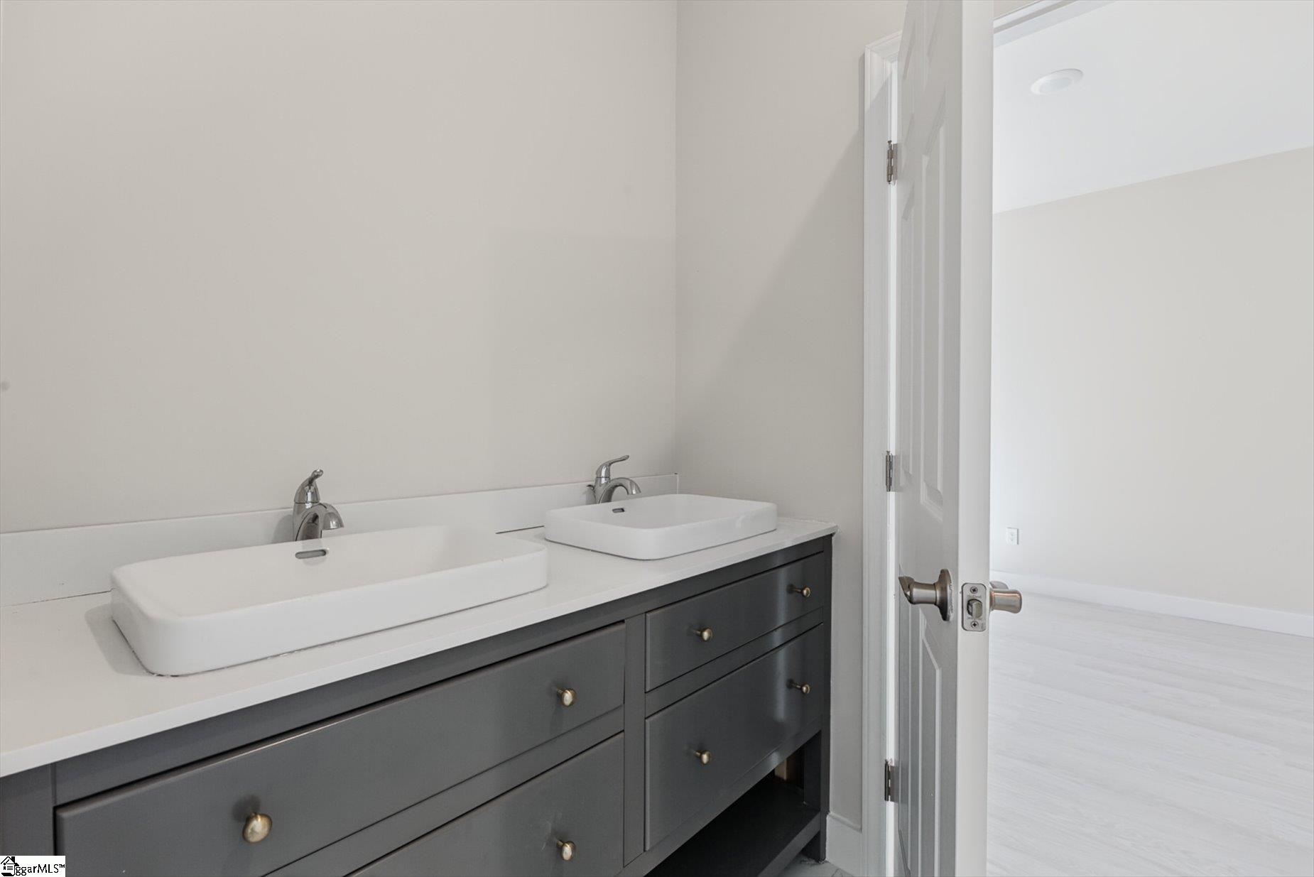 110 Lowe Street Property Photo 25