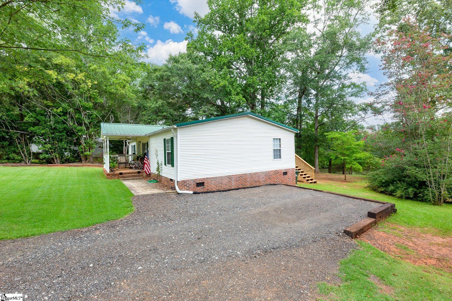 208 Brentwood Circle Property Photo 3