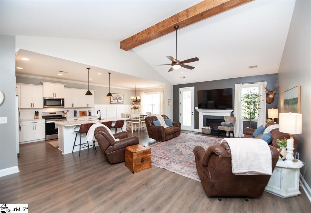 1604399 Property Photo 5