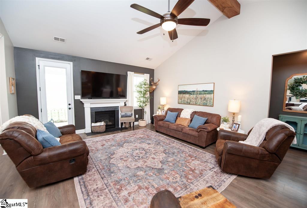 1604399 Property Photo 6