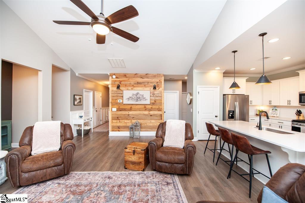 1604399 Property Photo 7