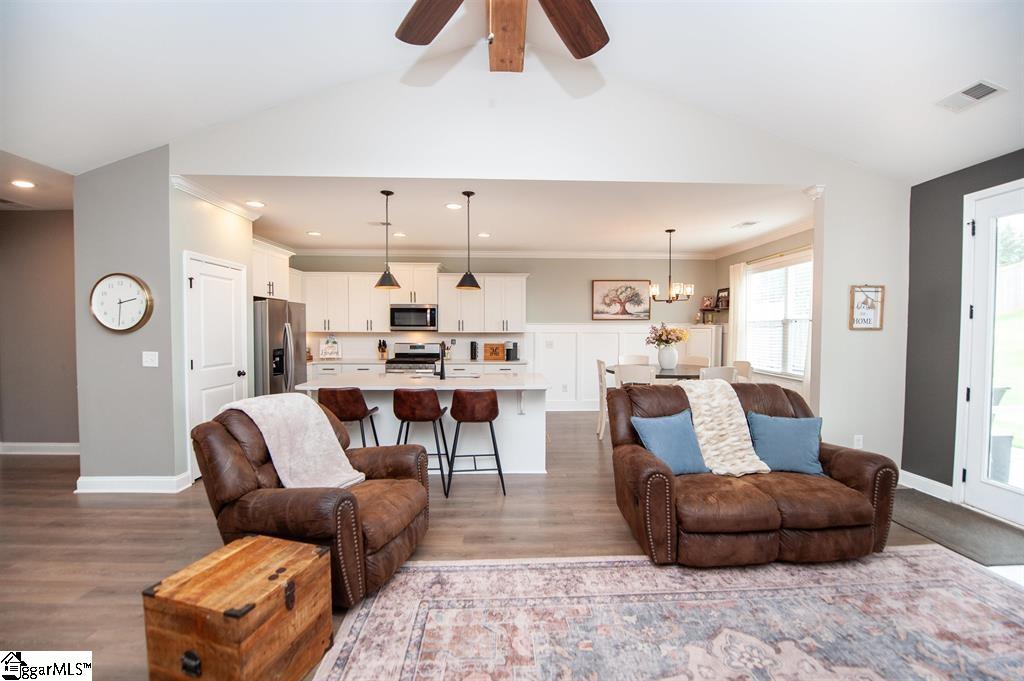 1604399 Property Photo 8