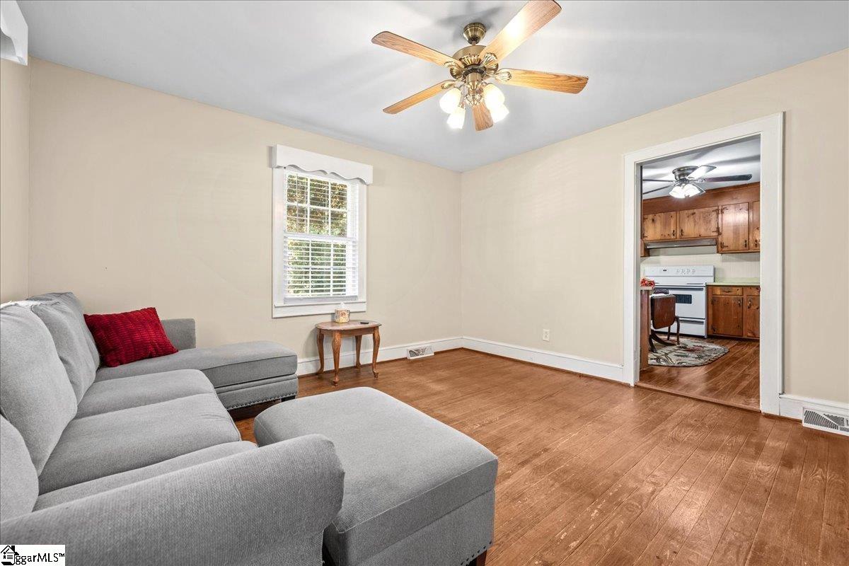 324 Mary Ann Street Property Photo 3