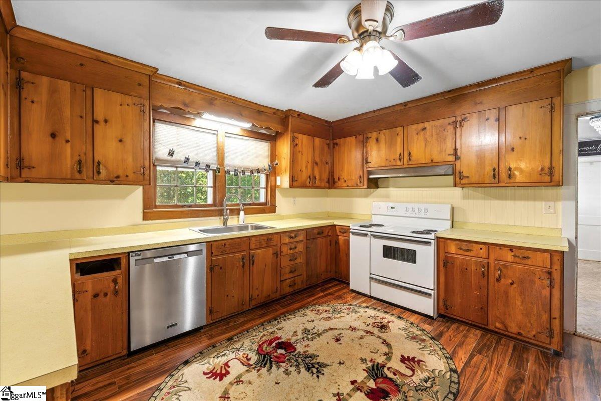 324 Mary Ann Street Property Photo 4