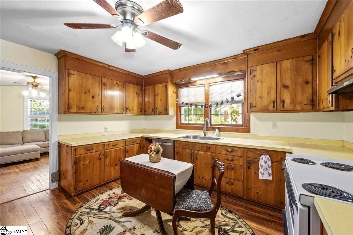 324 Mary Ann Street Property Photo 15