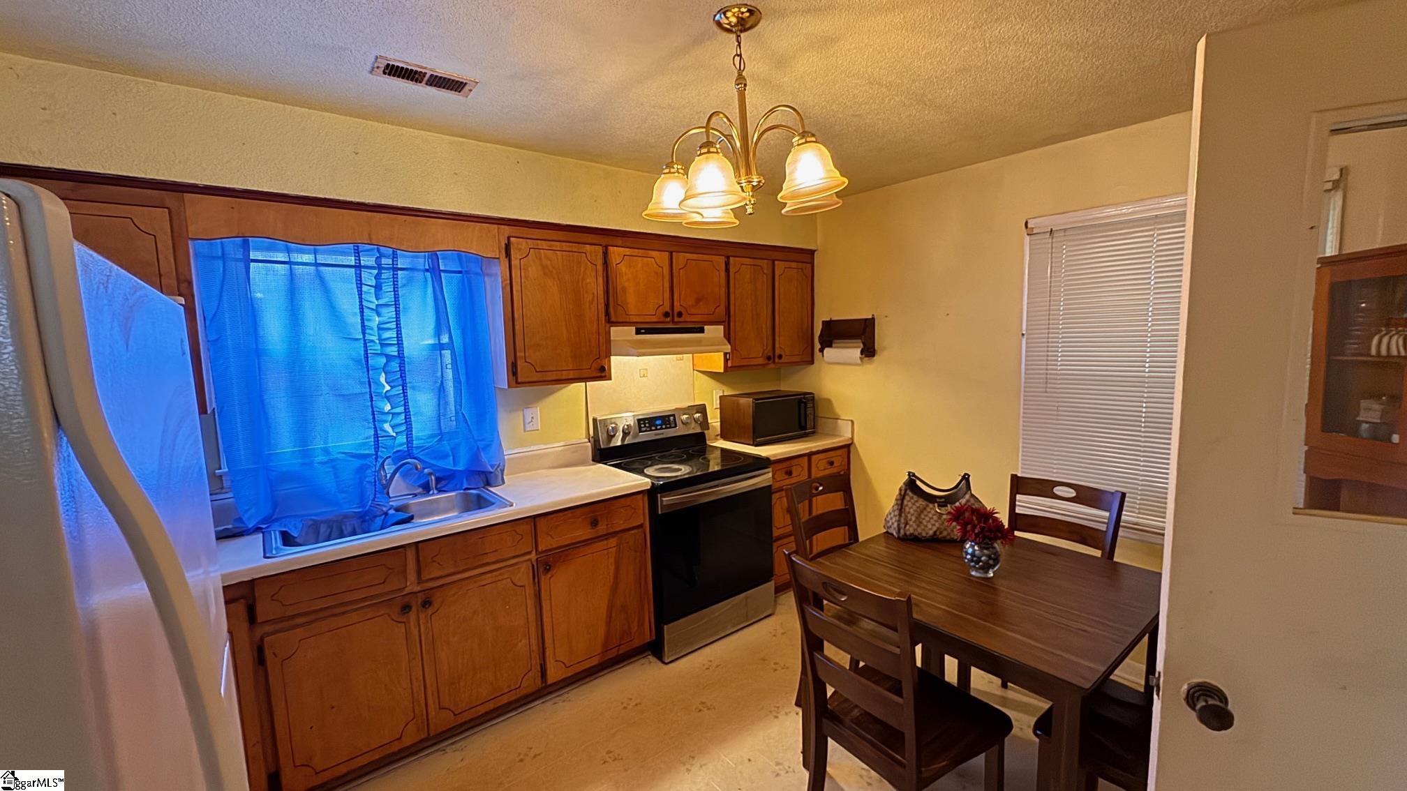 136 Raintree Drive Property Photo 8