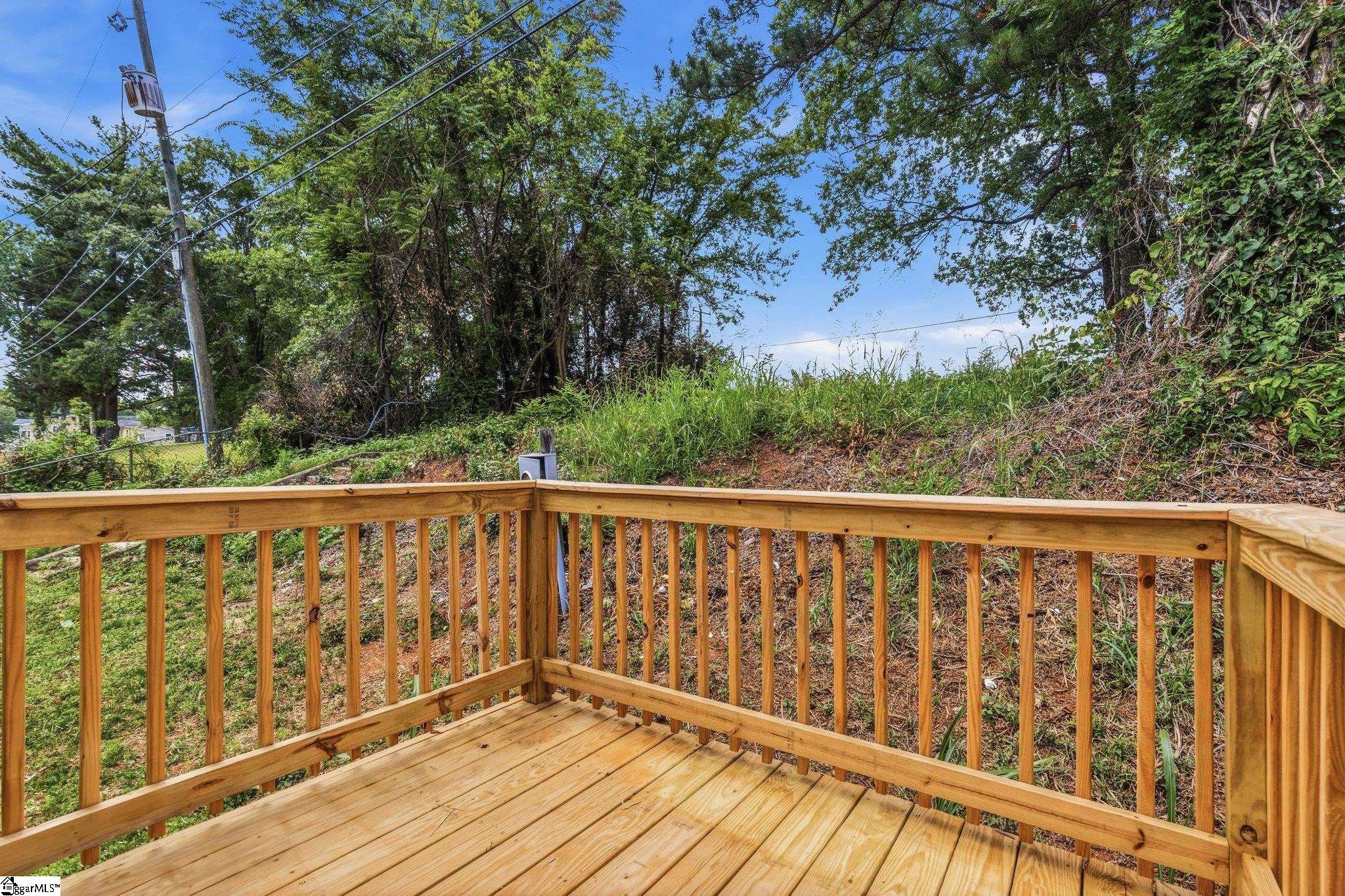 162 Crest Circle Property Photo 8