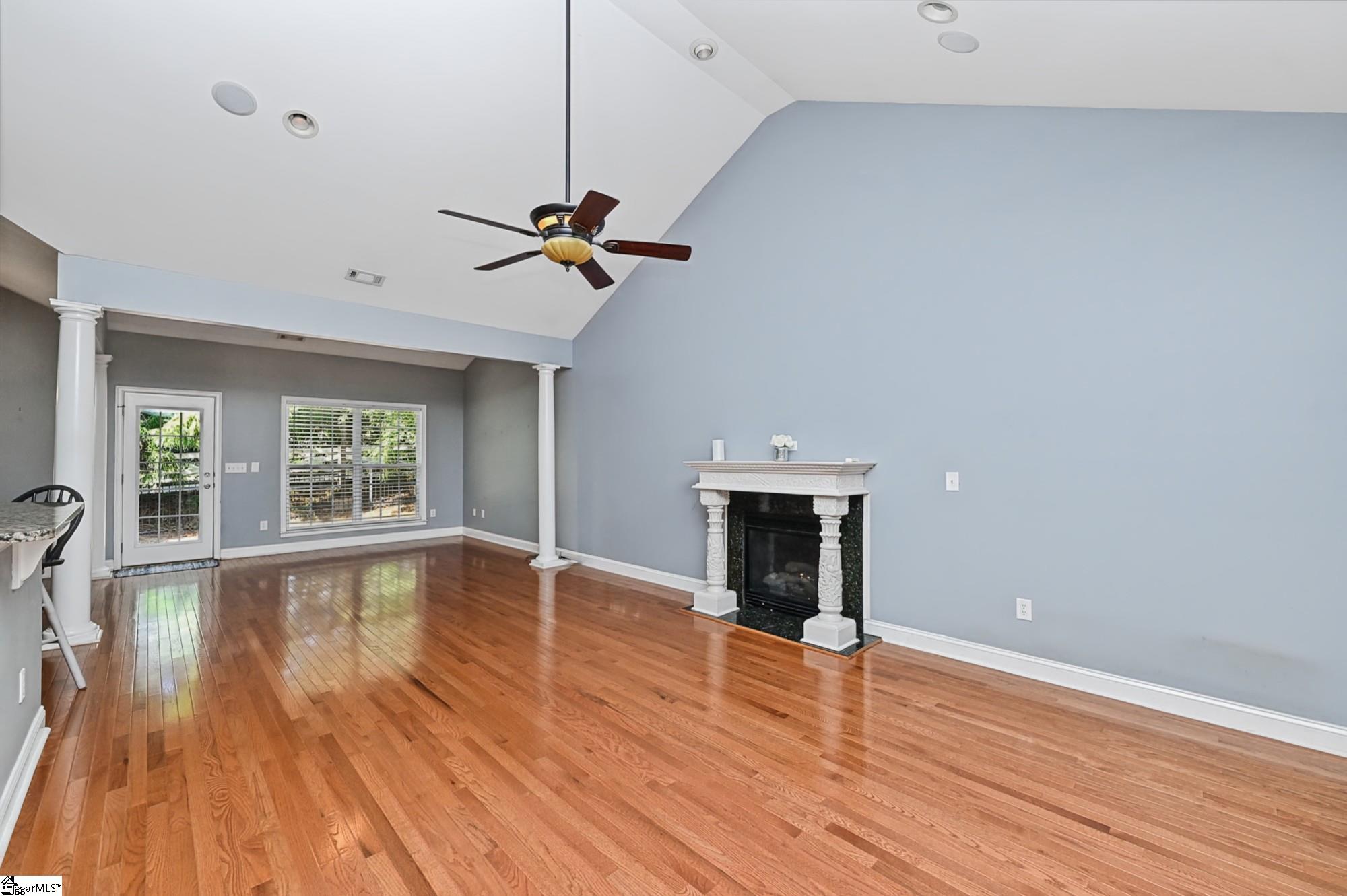 300 Gladstone Way Property Photo 6