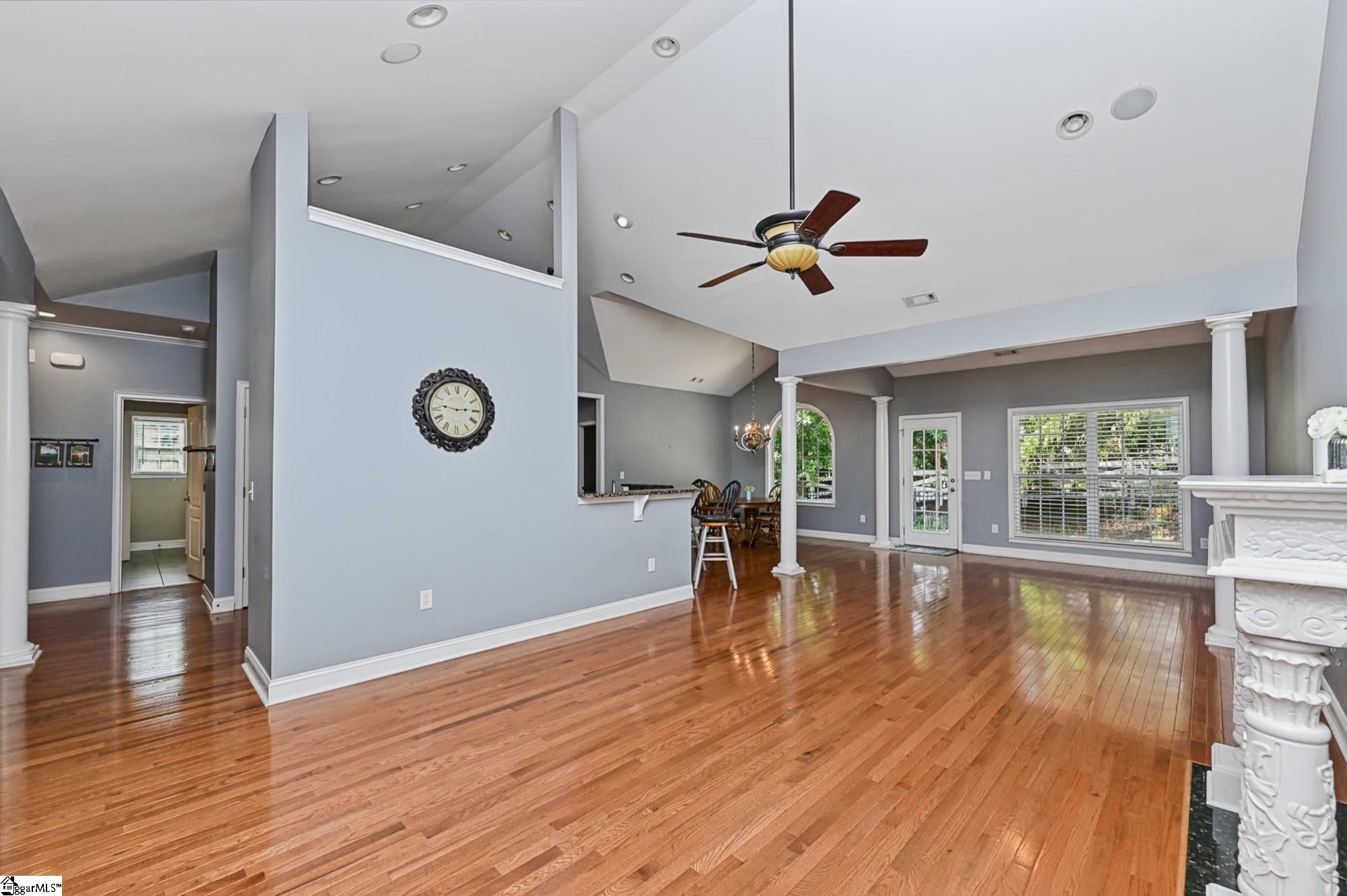 300 Gladstone Way Property Photo 8