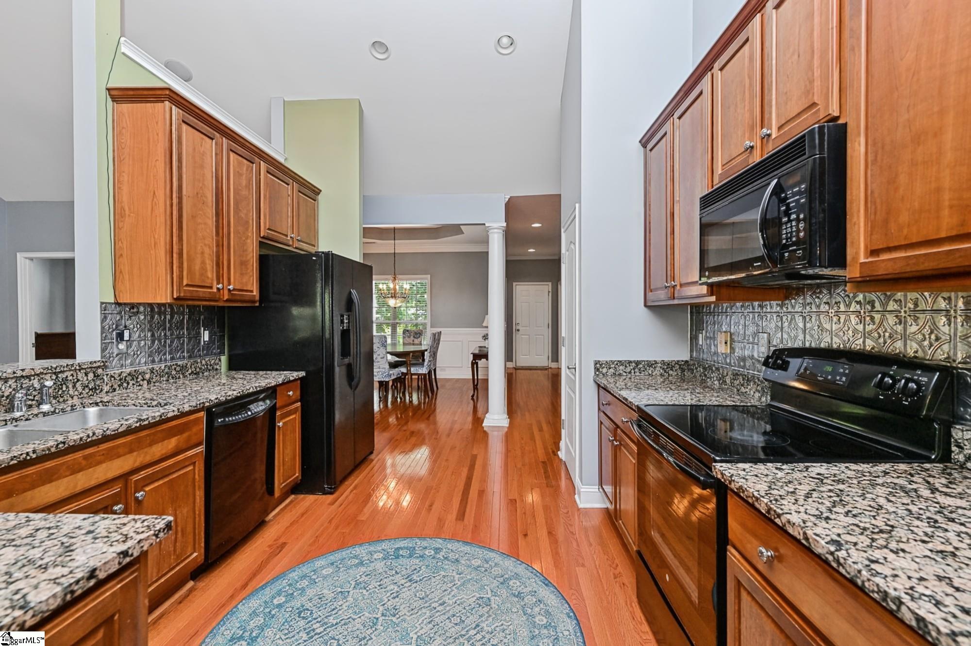 300 Gladstone Way Property Photo 10