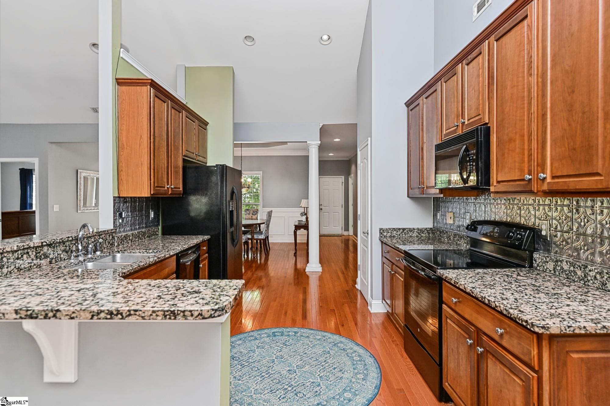 300 Gladstone Way Property Photo 11