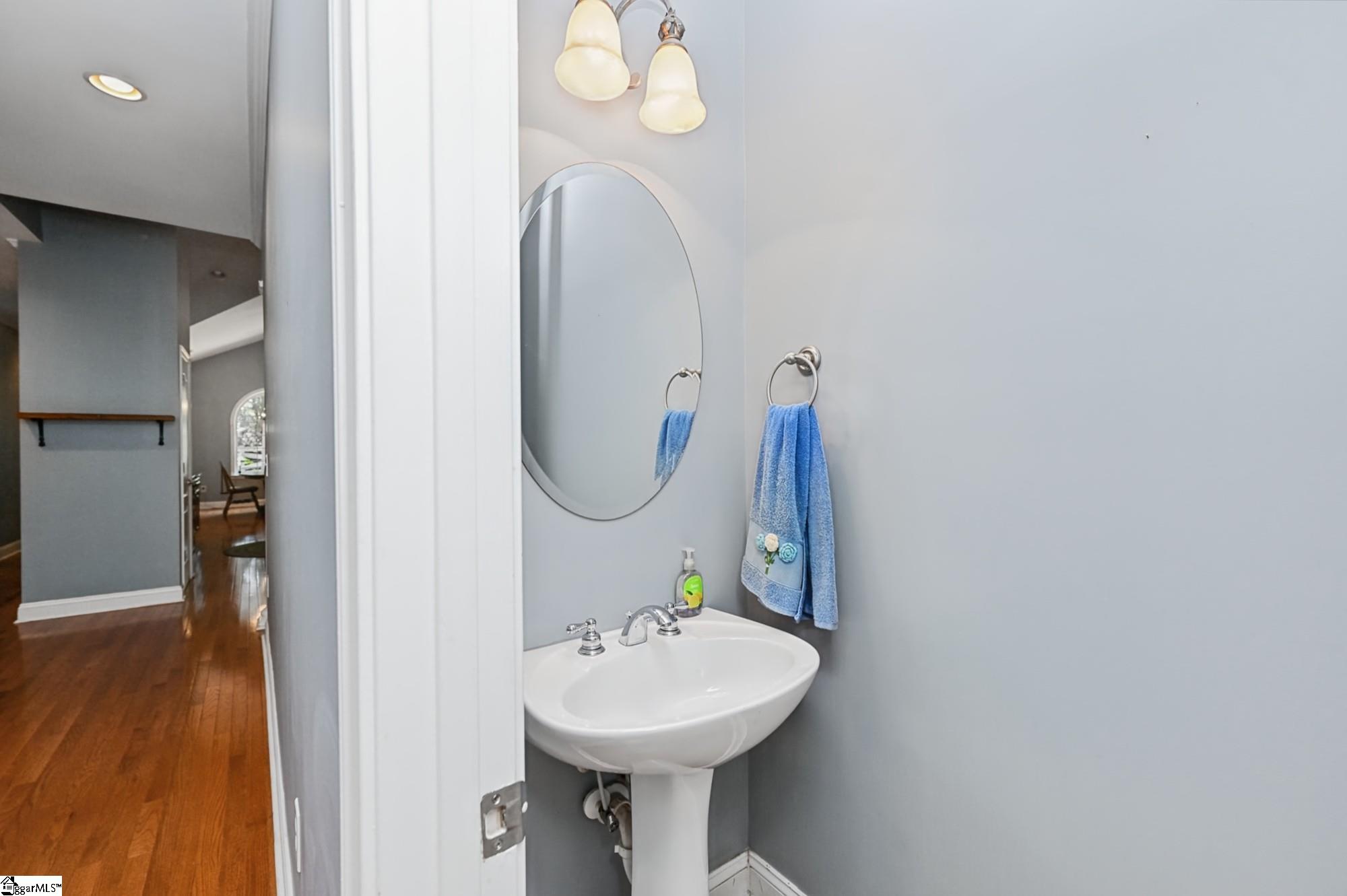 300 Gladstone Way Property Photo 23