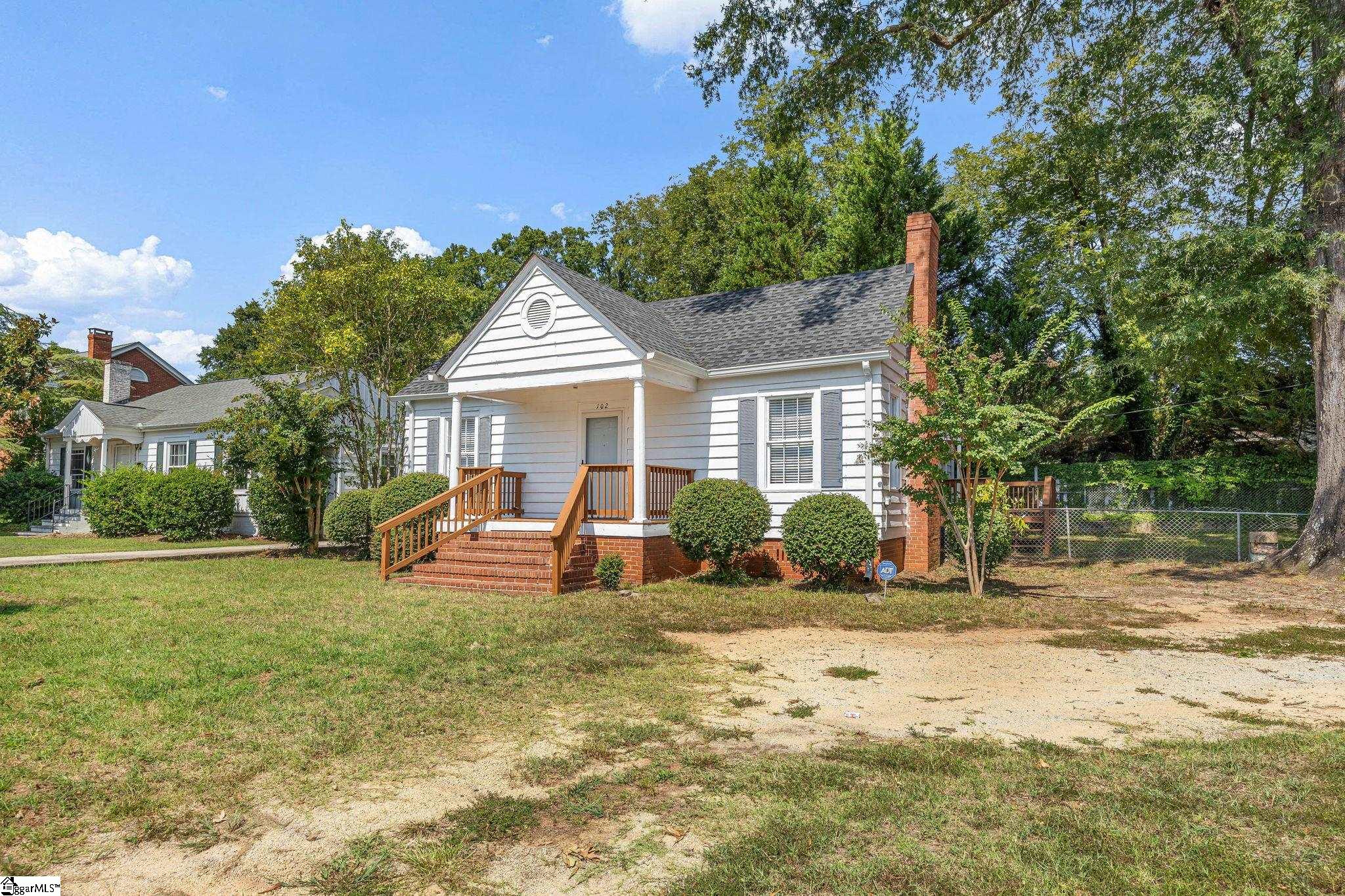 102 W Farley Avenue Property Photo 2