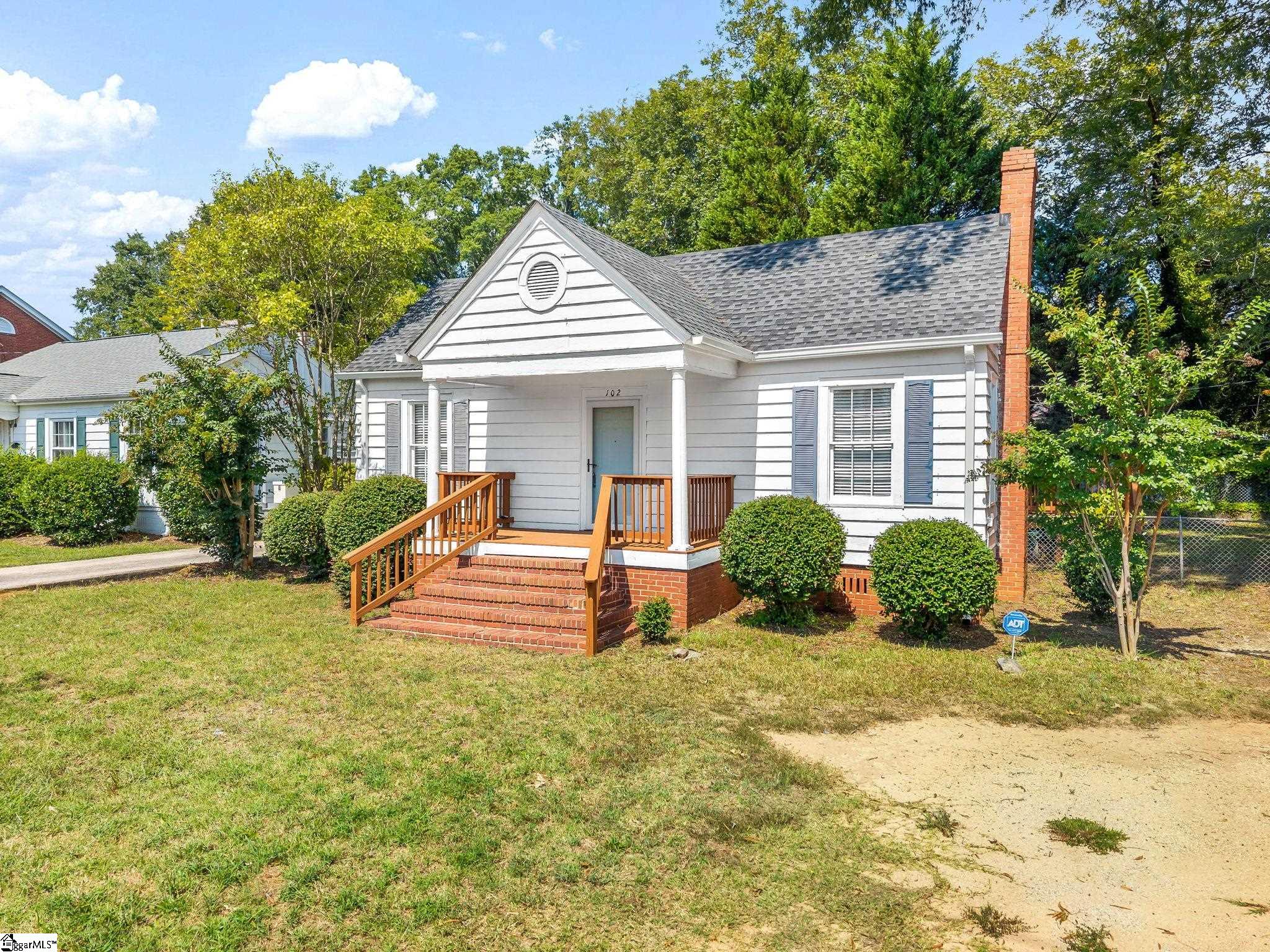 102 W Farley Avenue Property Photo 4