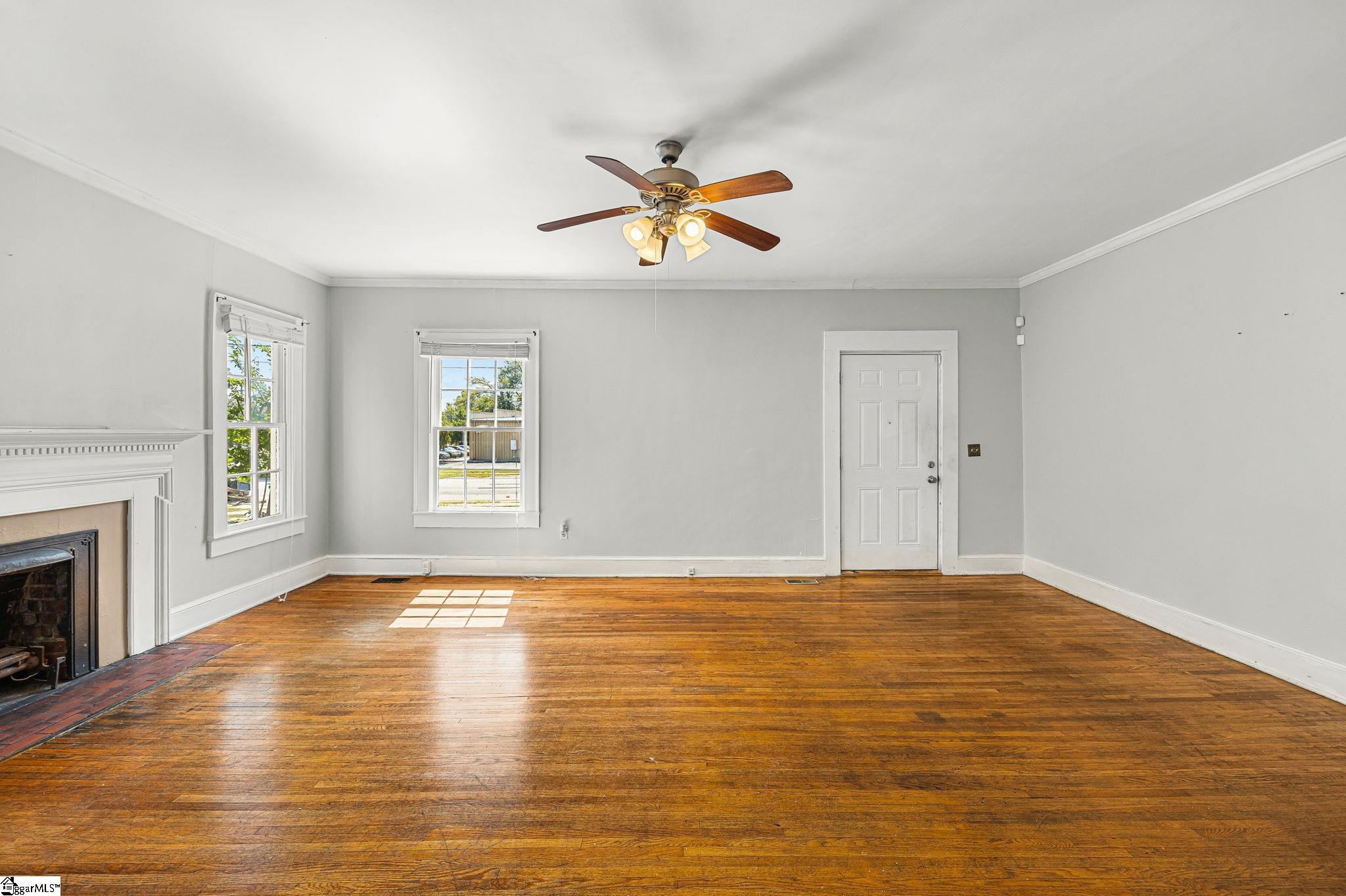 102 W Farley Avenue Property Photo 7