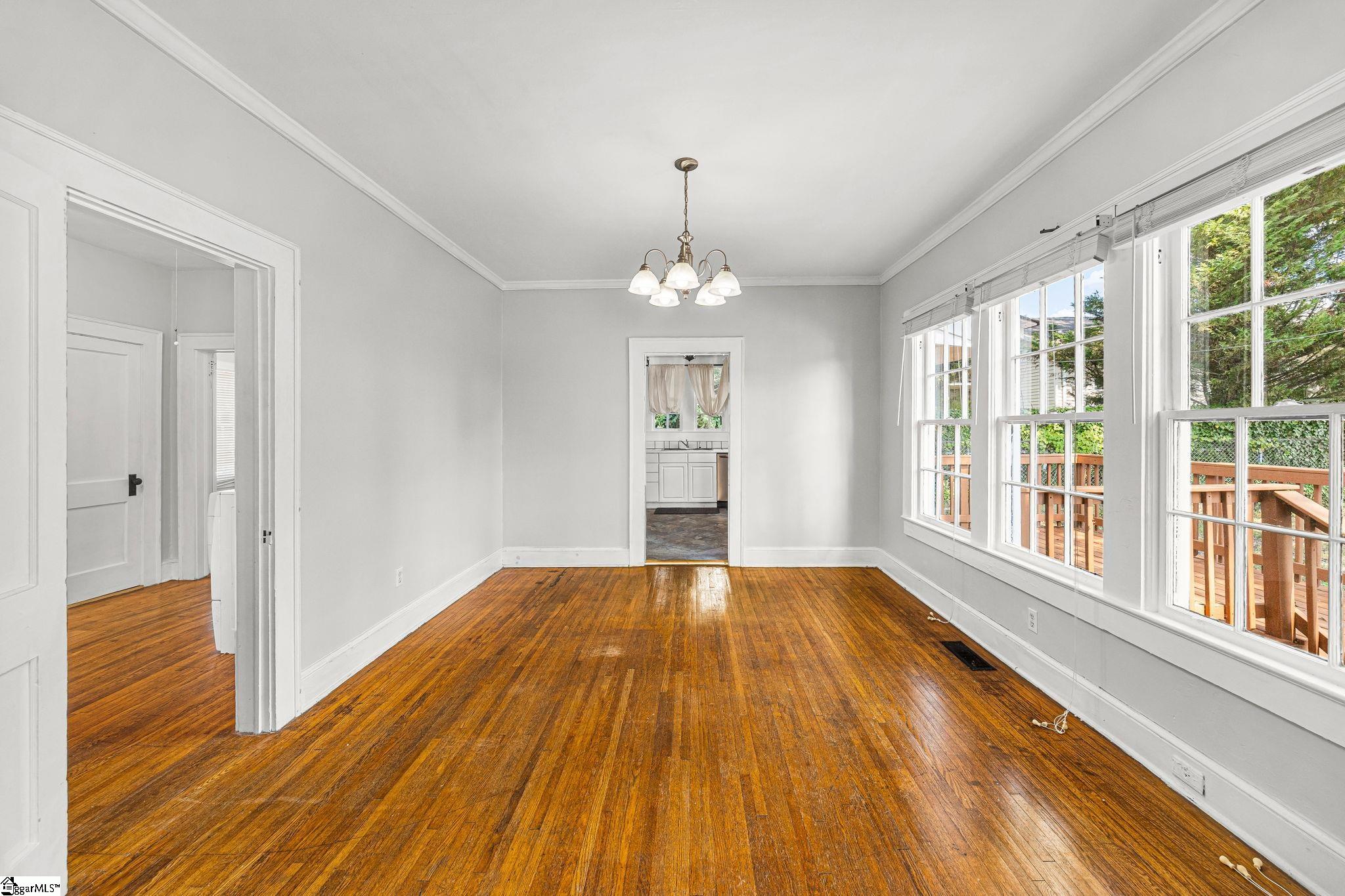 102 W Farley Avenue Property Photo 8