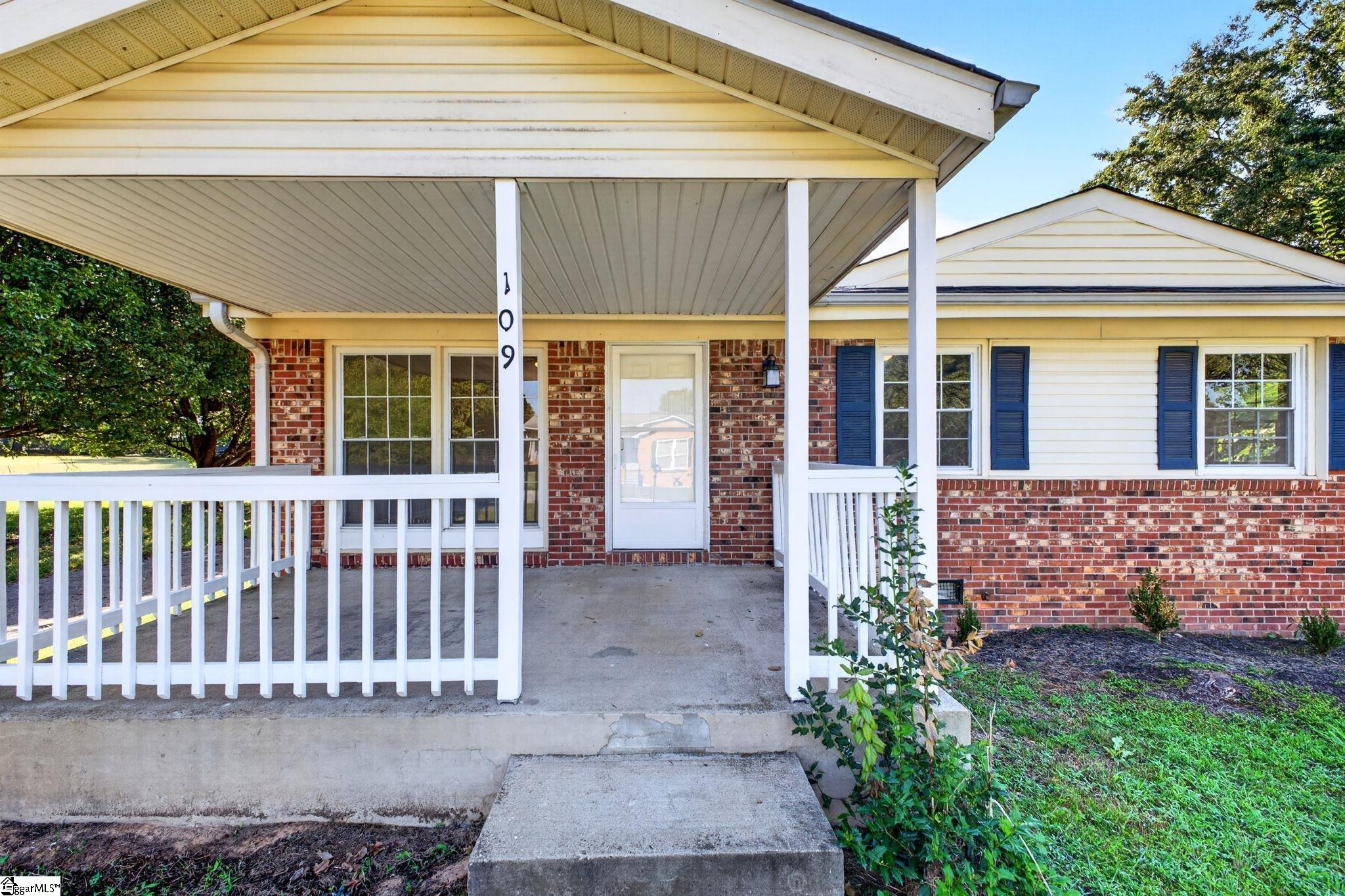 109 Old Farm Road Property Photo 2
