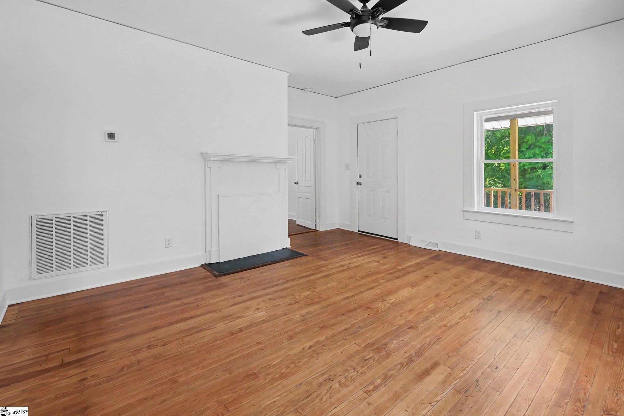 586 Hickory Drive Property Photo 6