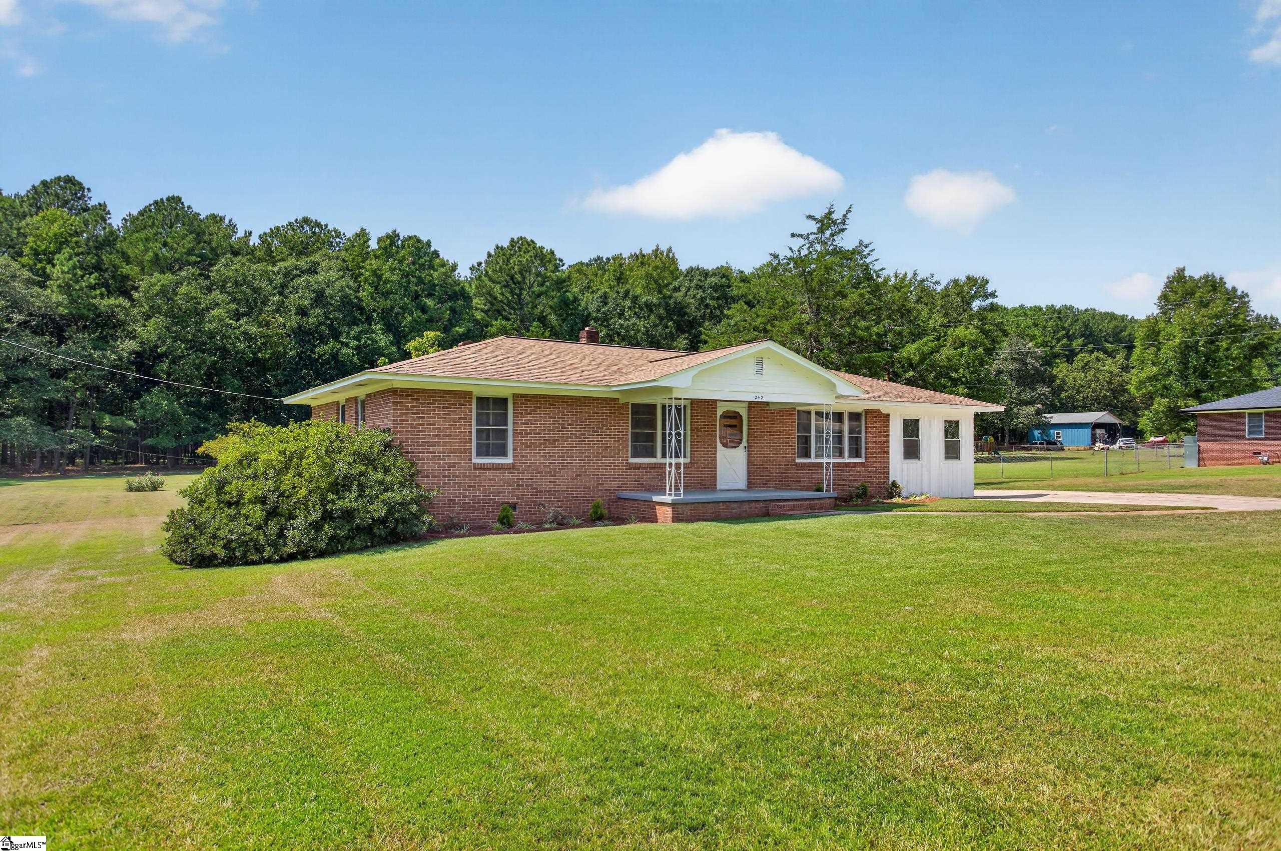 242 Sherwood Drive Property Photo 2