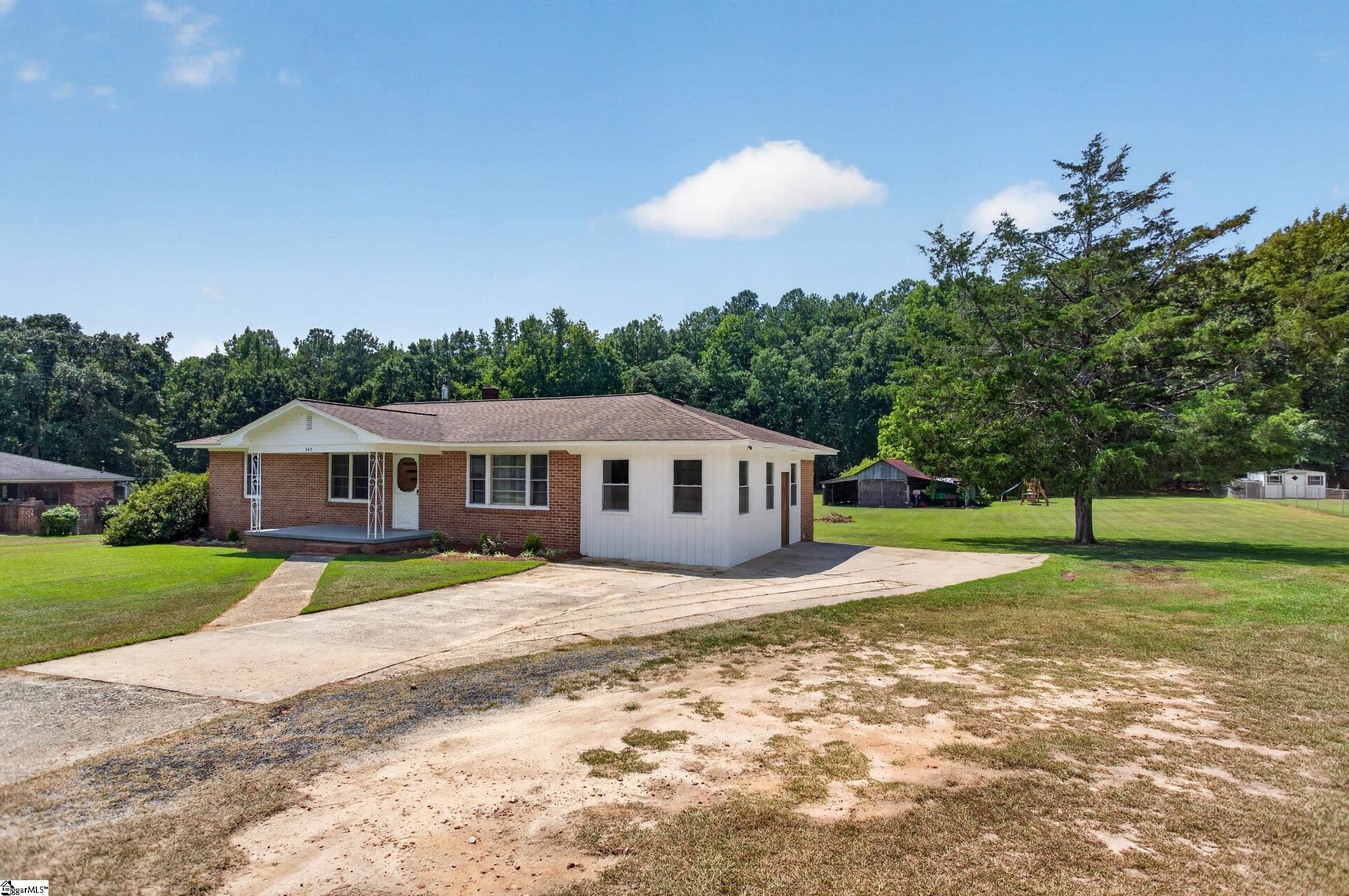 242 Sherwood Drive Property Photo 3