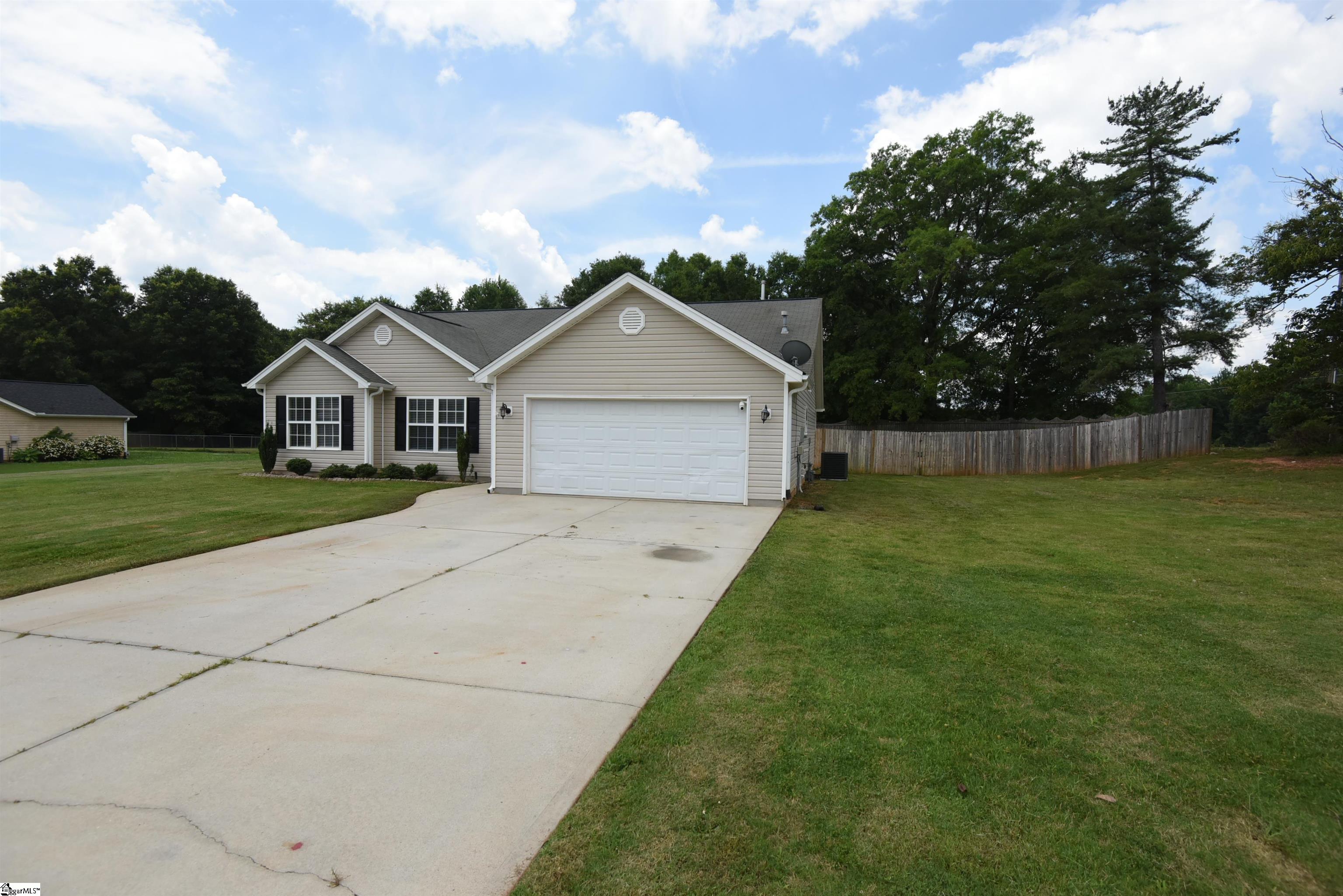 100 Stevens Court Property Photo 3