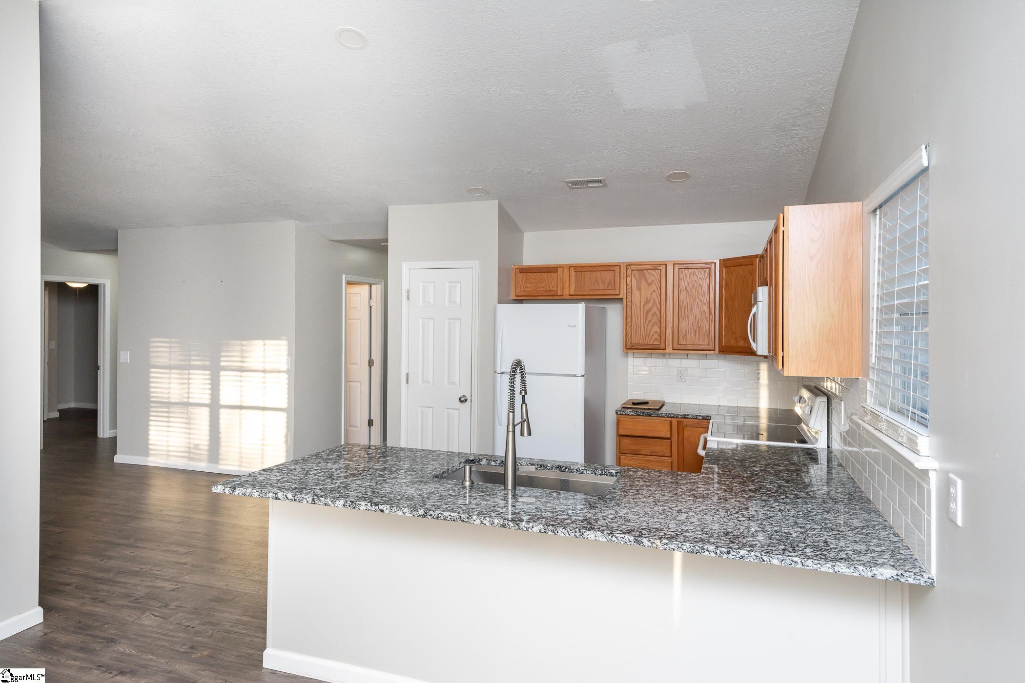 100 Stevens Court Property Photo 8