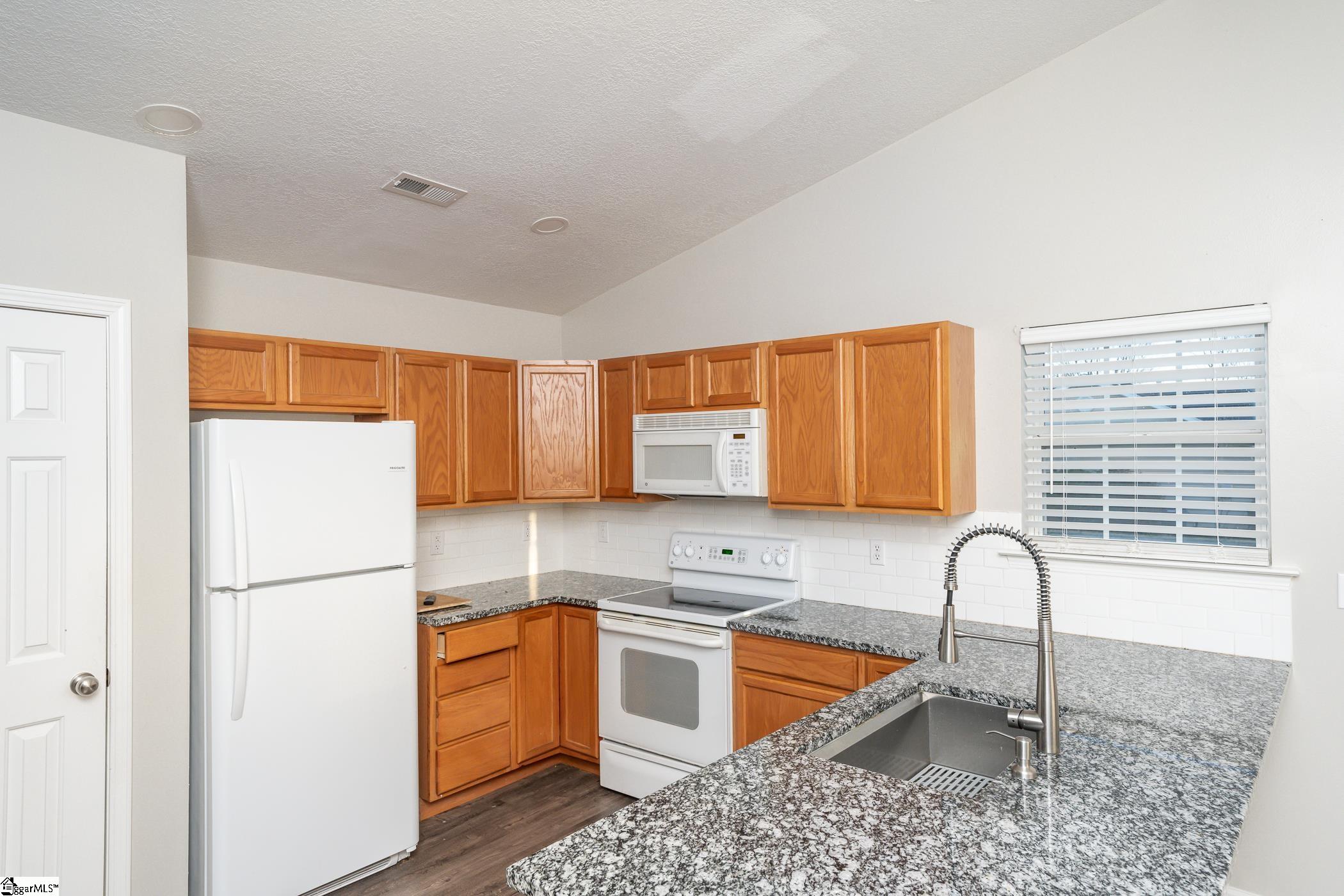 100 Stevens Court Property Photo 9