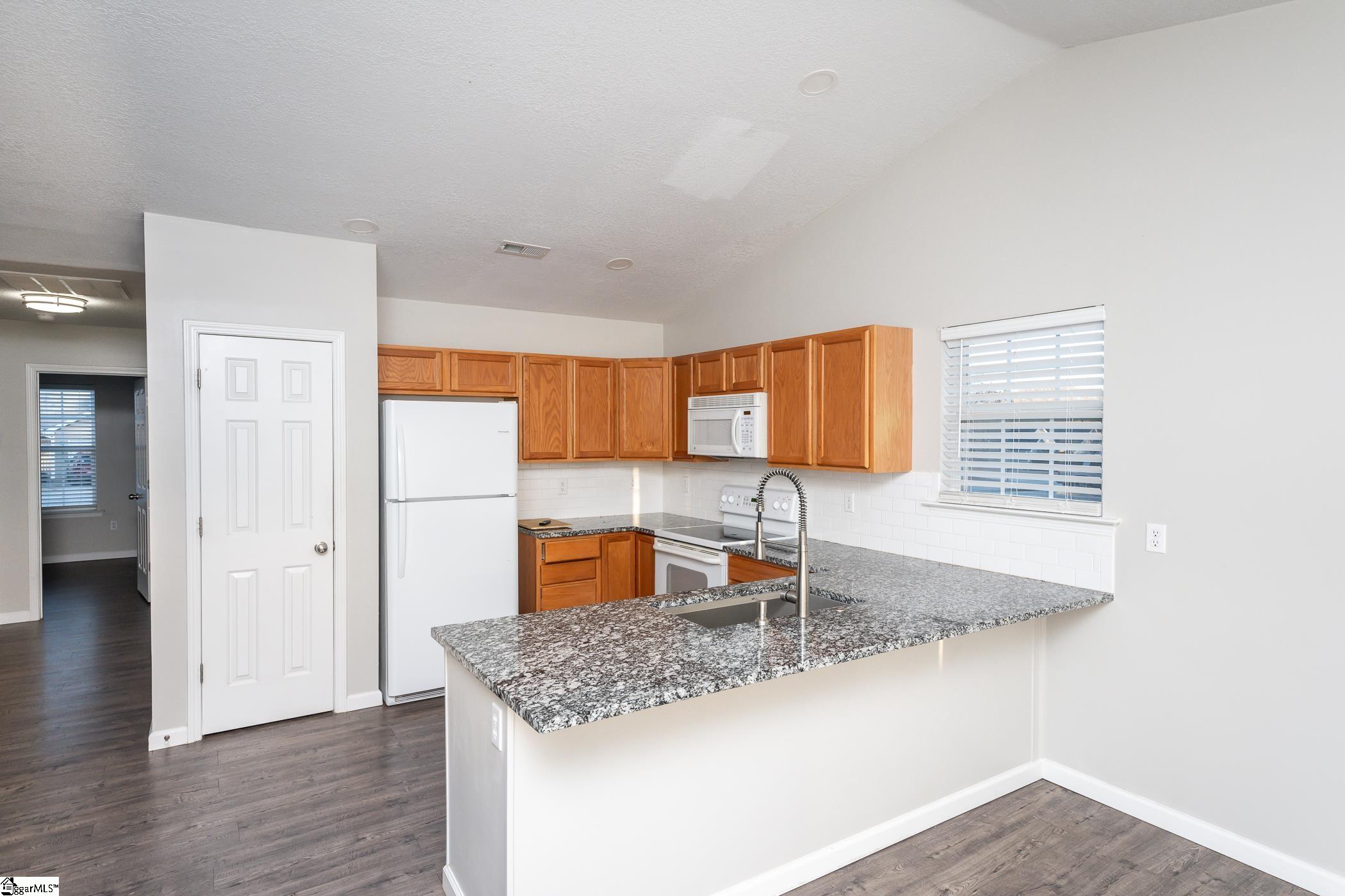 100 Stevens Court Property Photo 10