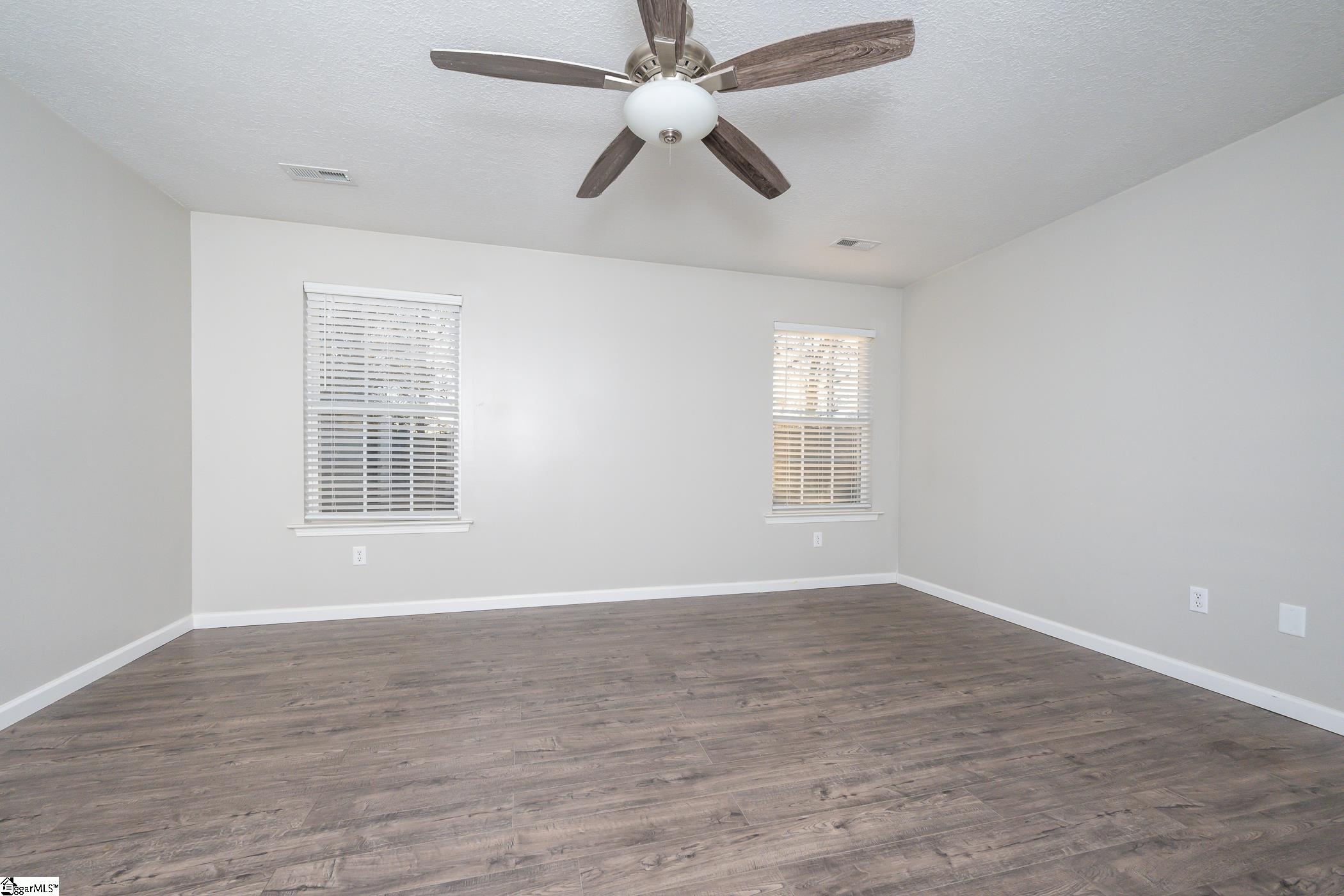 100 Stevens Court Property Photo 12