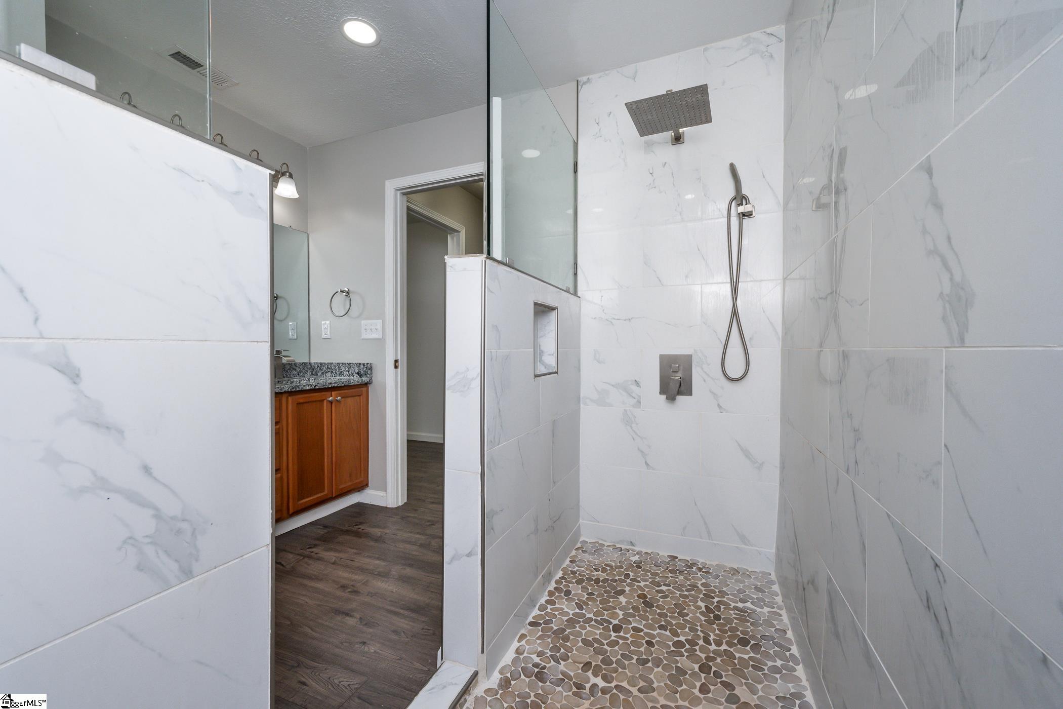 100 Stevens Court Property Photo 16
