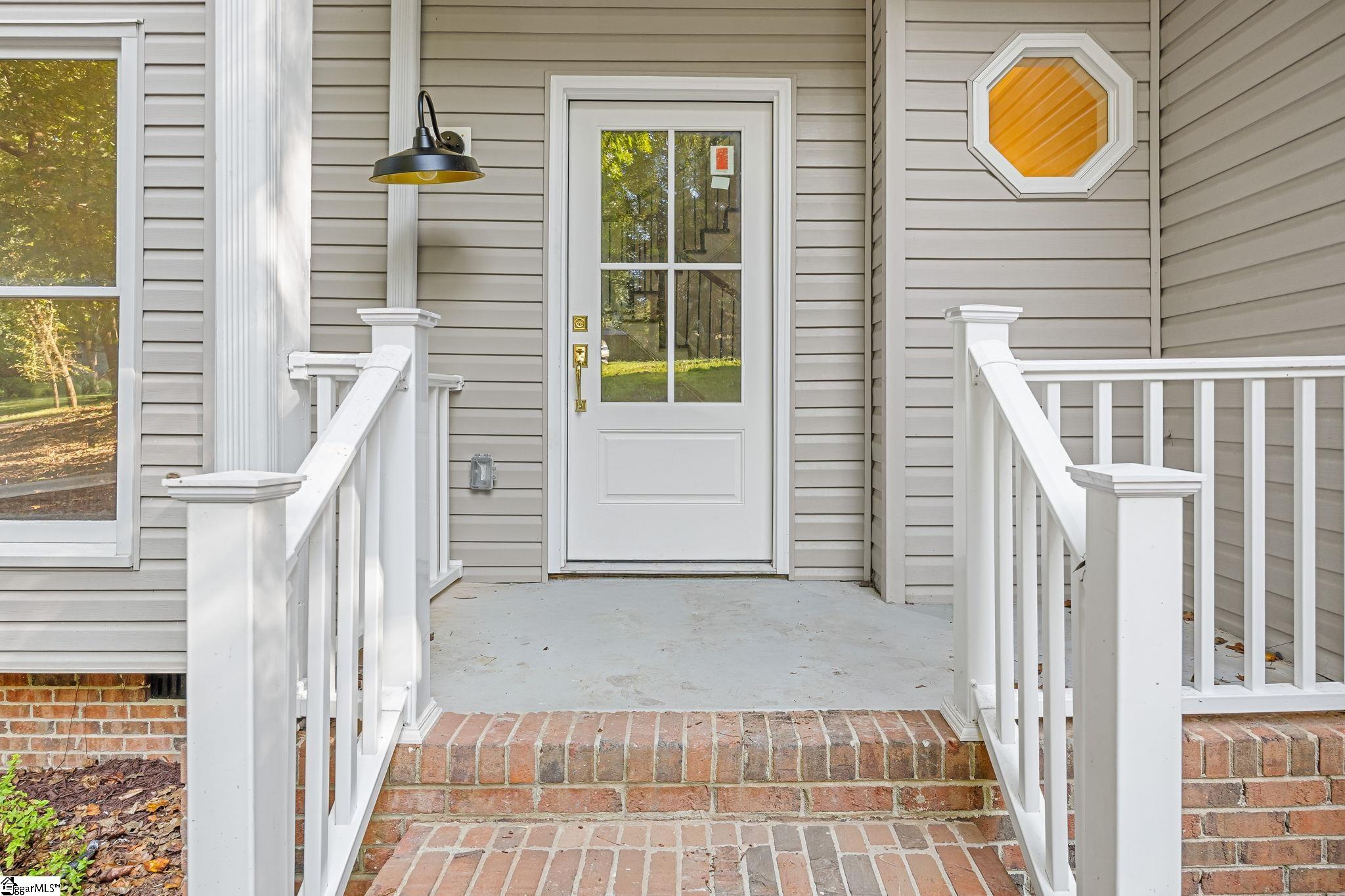 6 Moss Spring Court Property Photo 3