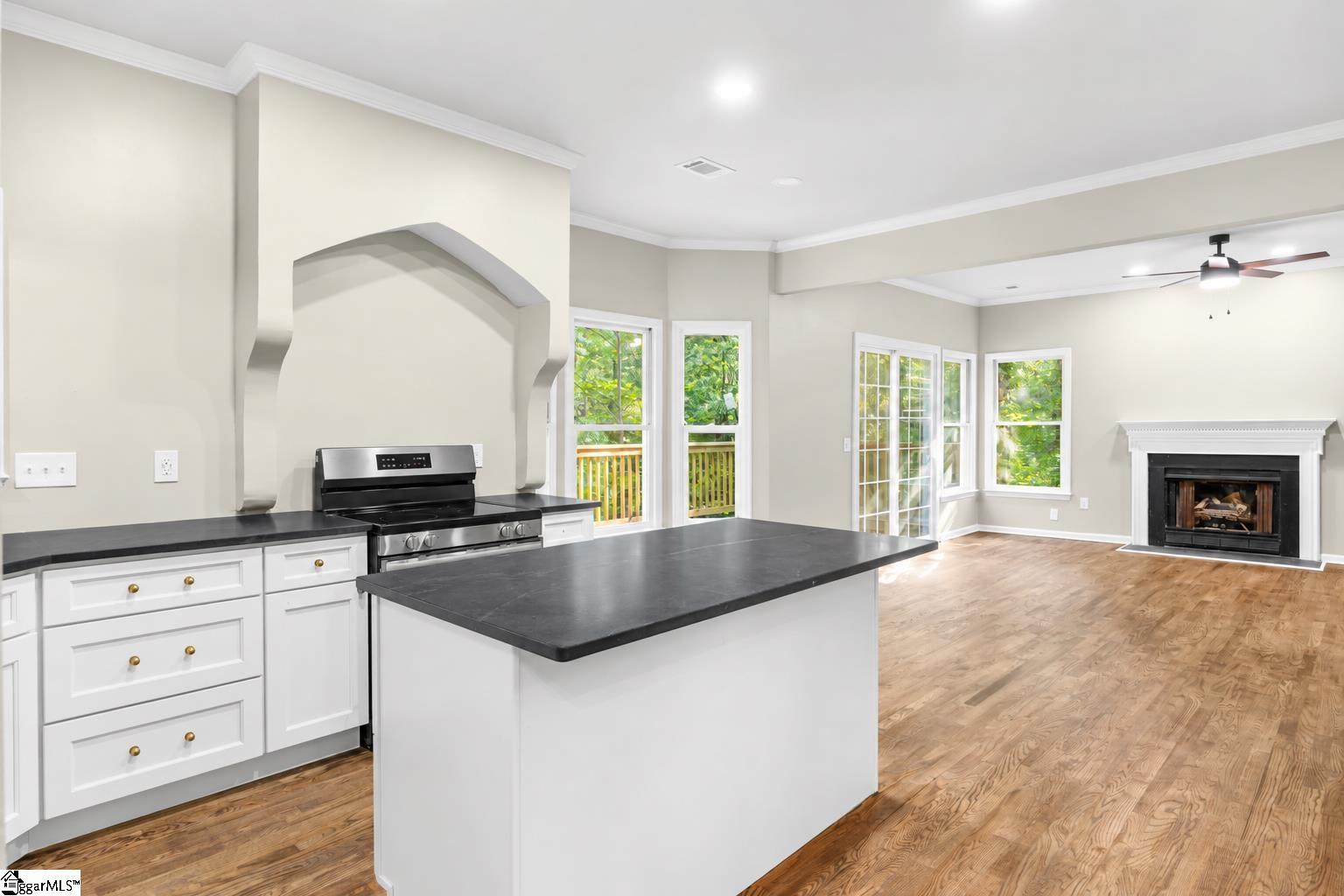 6 Moss Spring Court Property Photo 10