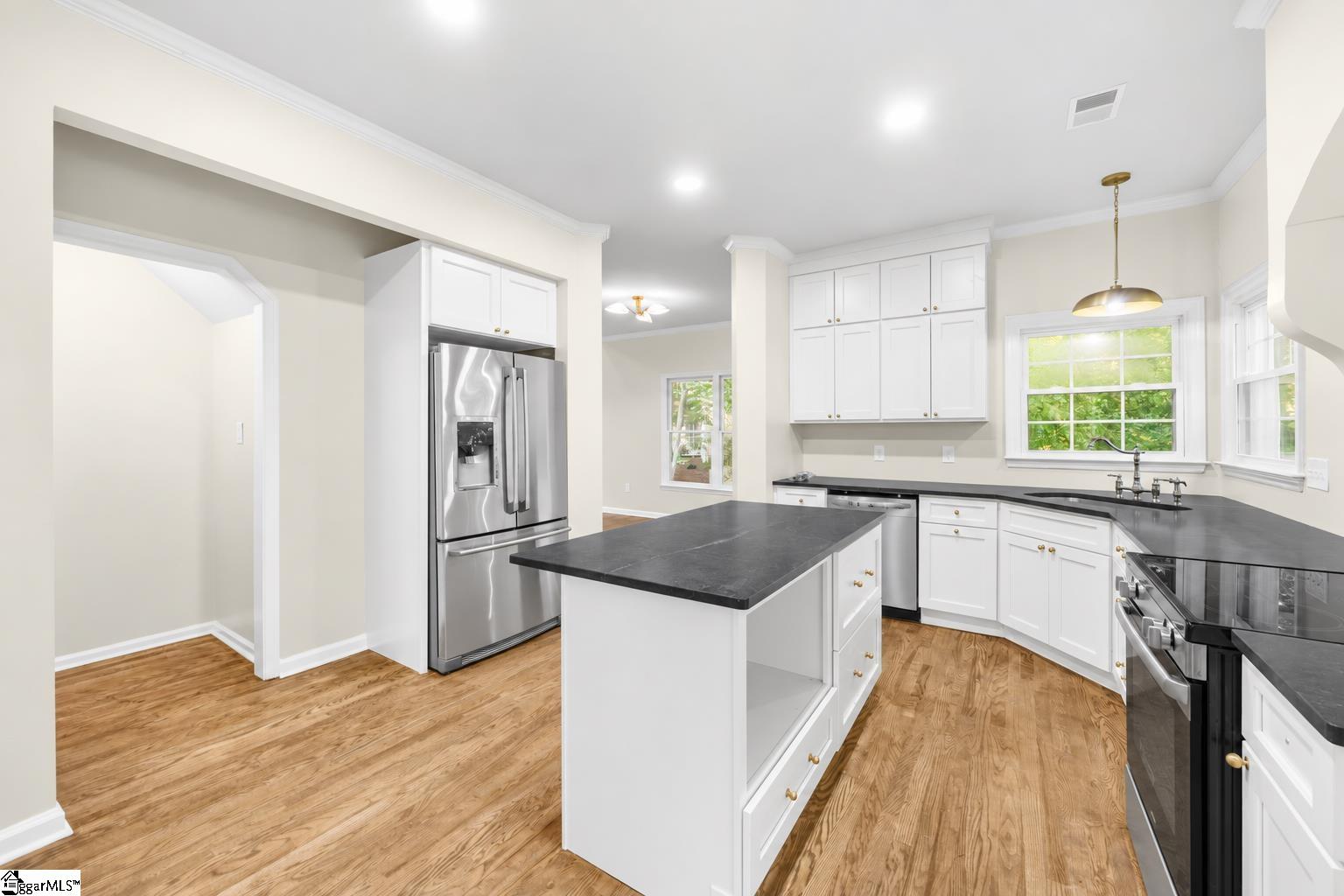 6 Moss Spring Court Property Photo 12