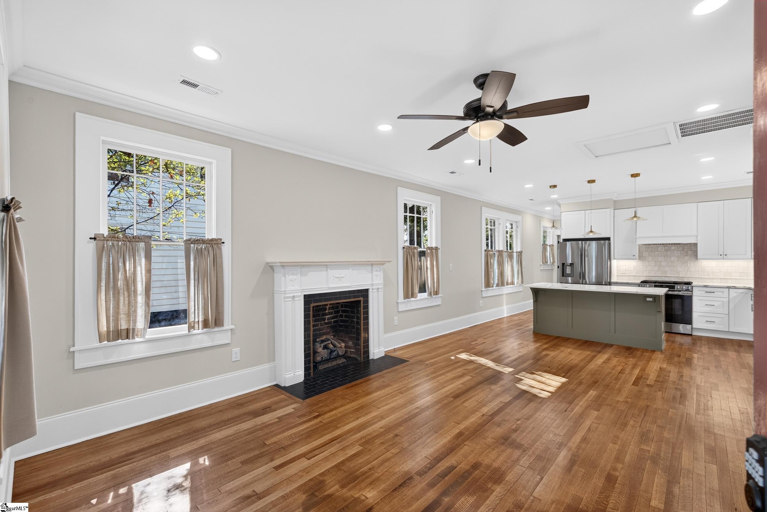 20 E Earle Street Property Photo 8