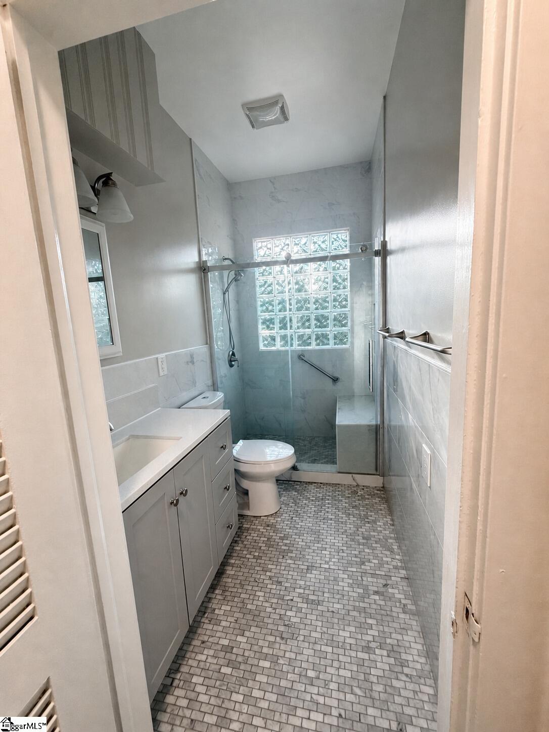 118 E Earle Street Property Photo 22