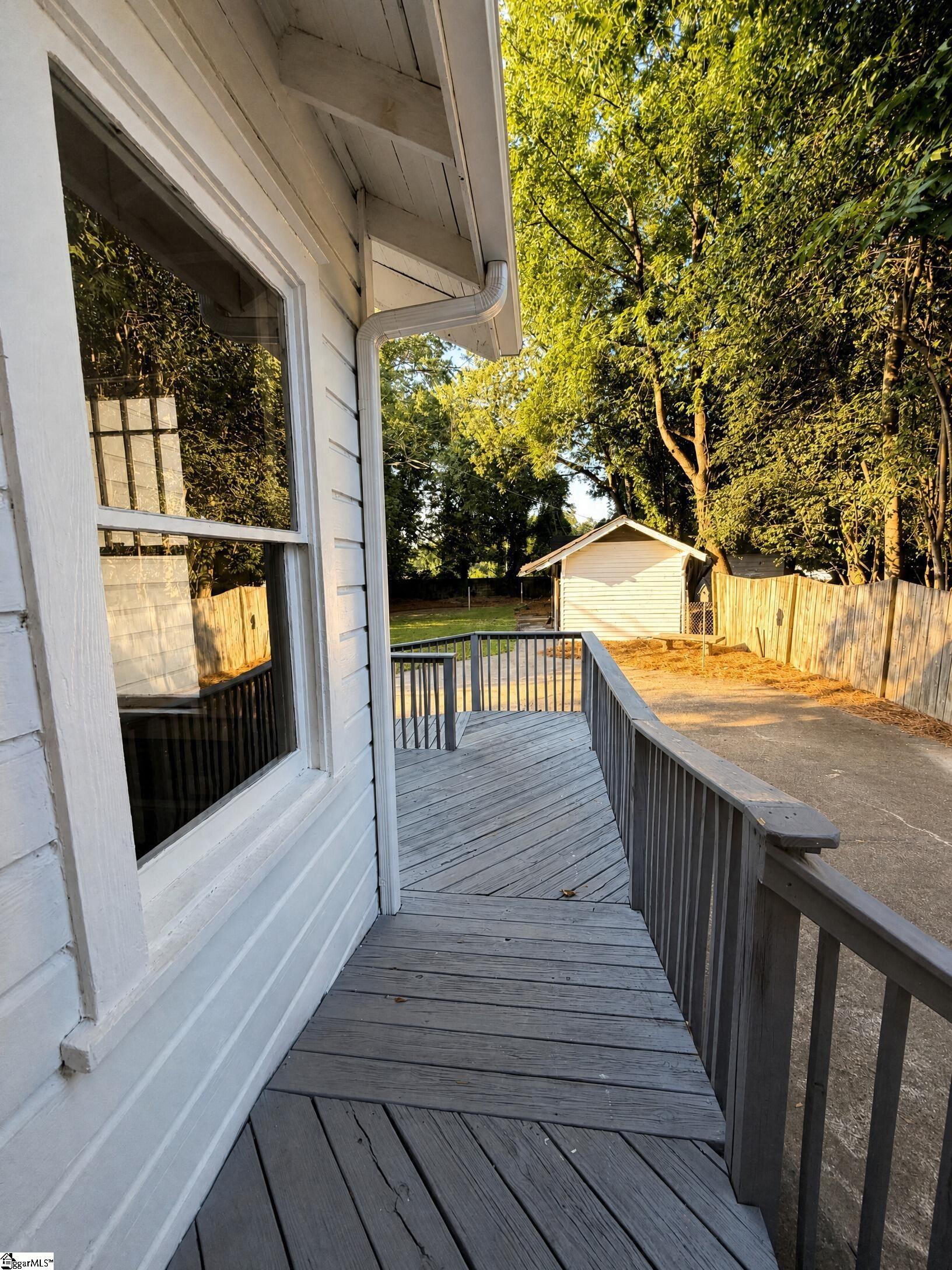 118 E Earle Street Property Photo 33