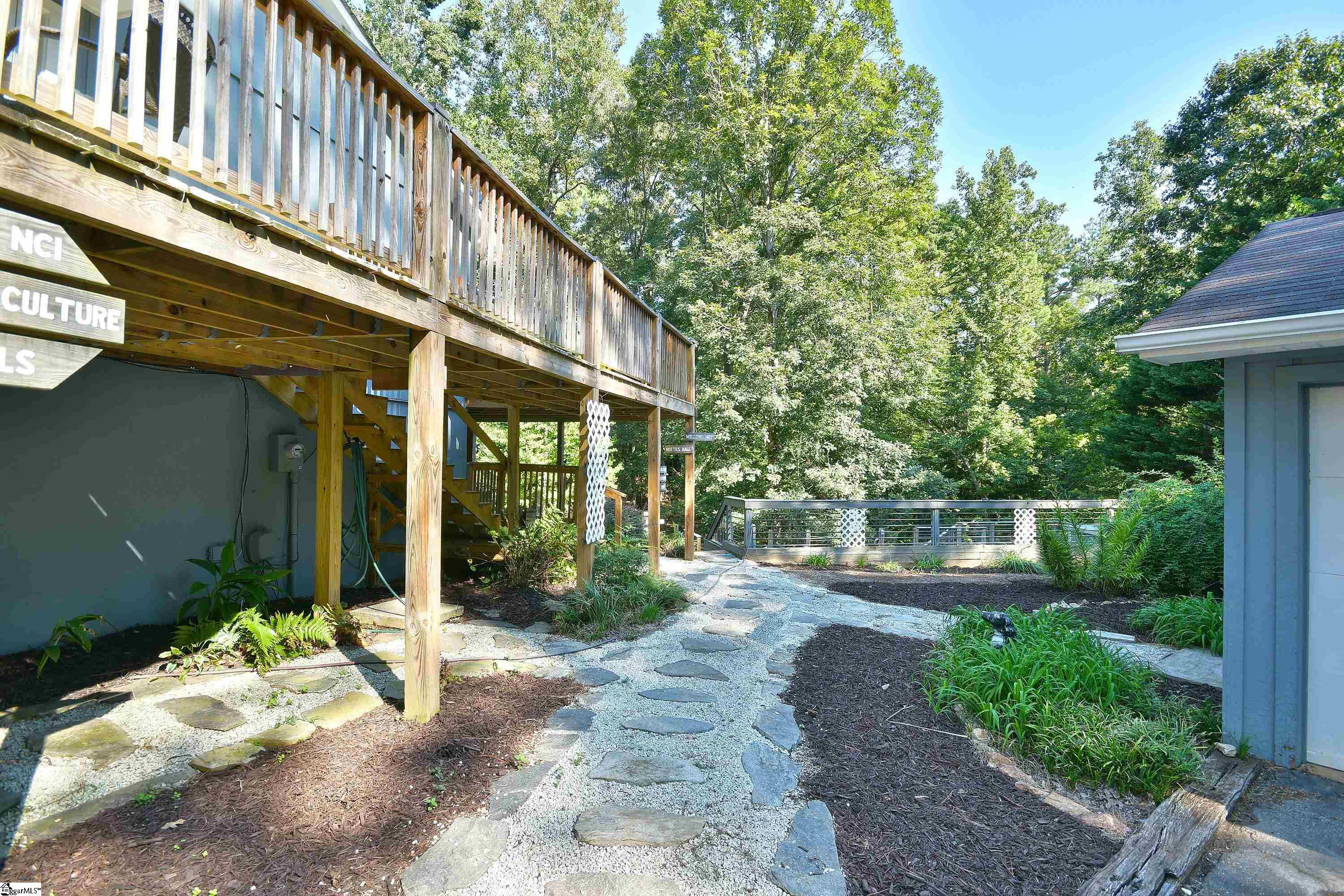 403 Stratford Drive Property Photo 10