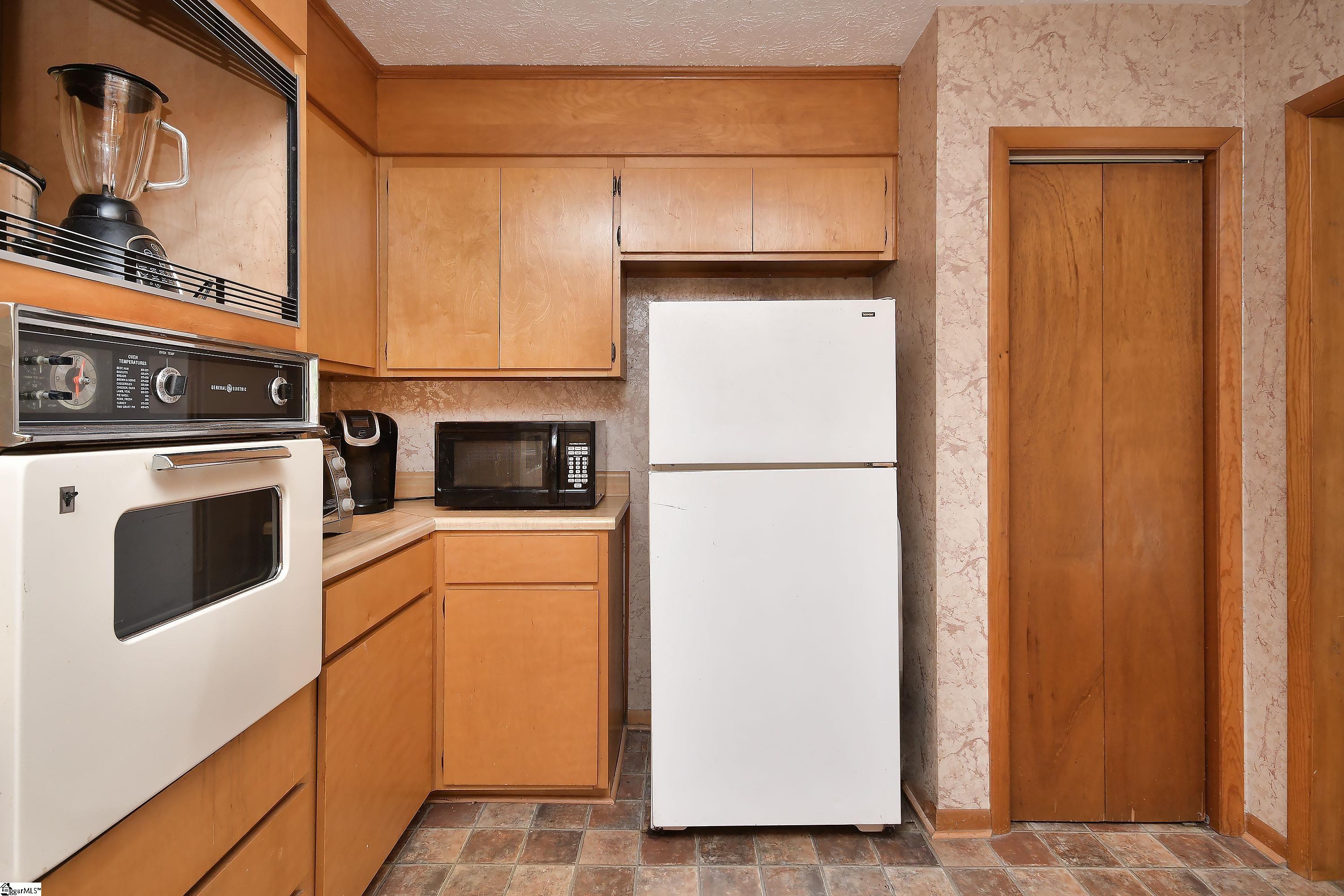 403 Stratford Drive Property Photo 27
