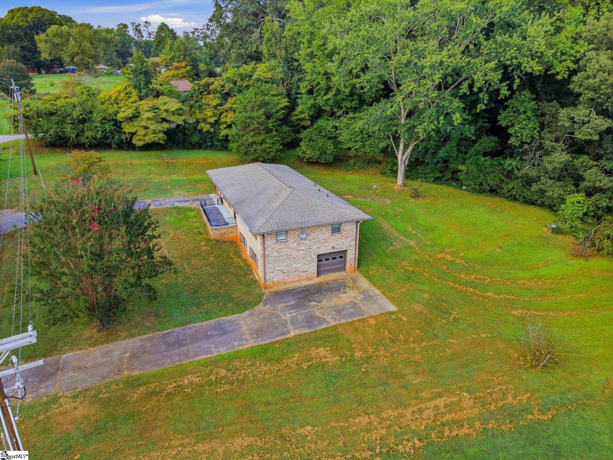 108 Apple Drive Property Photo 2