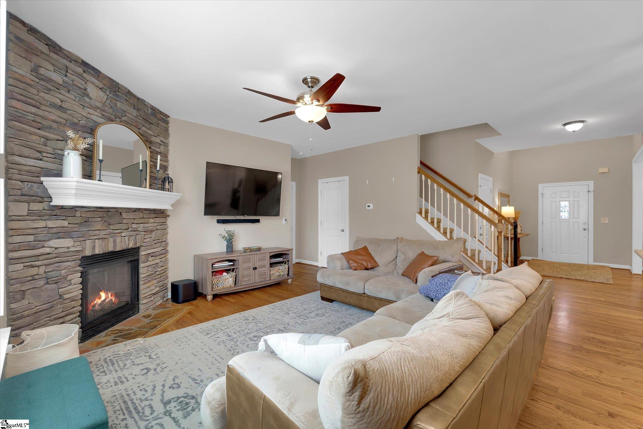 606 Summitbluff Drive Property Photo 5