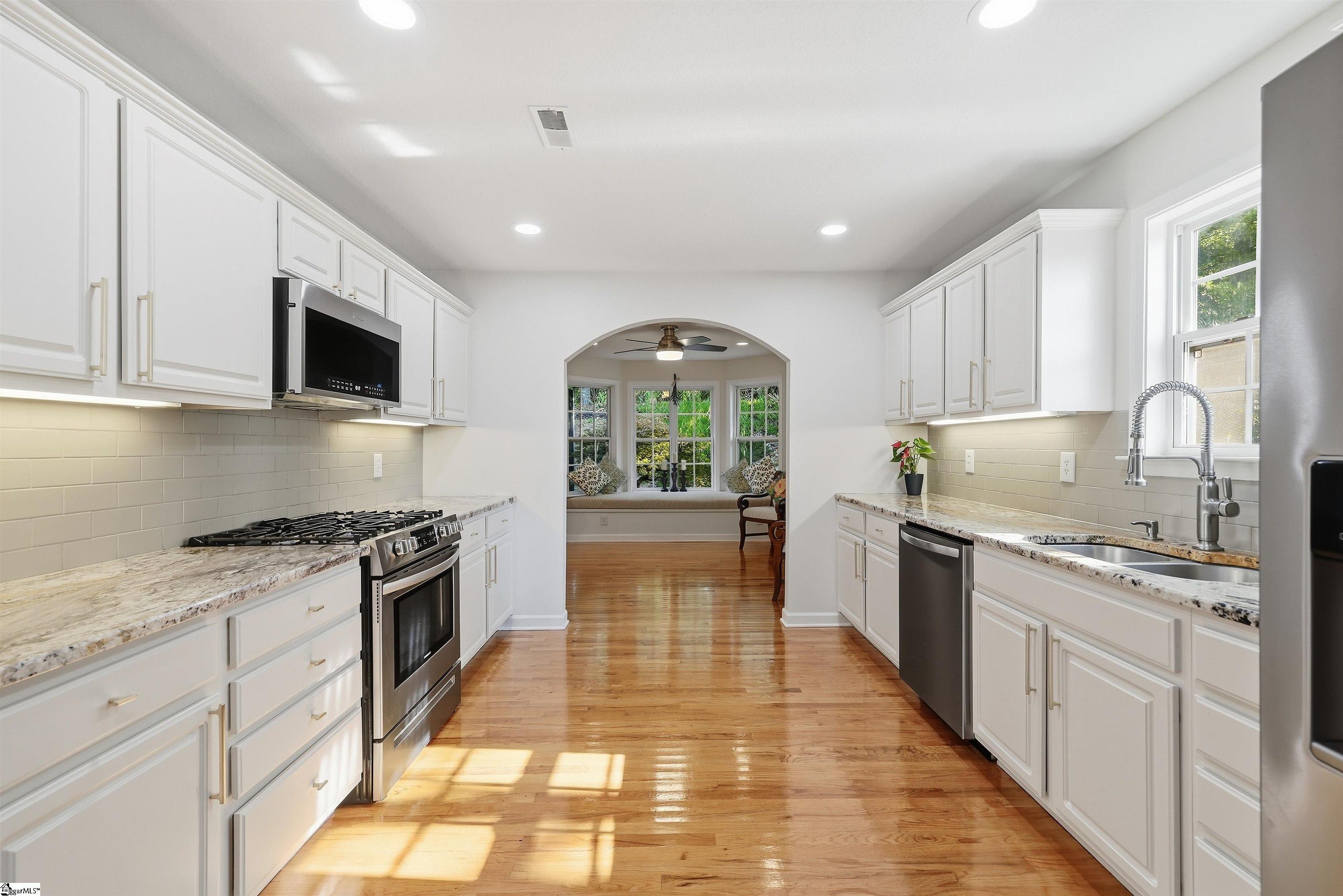 307 Stone River Way Property Photo 14
