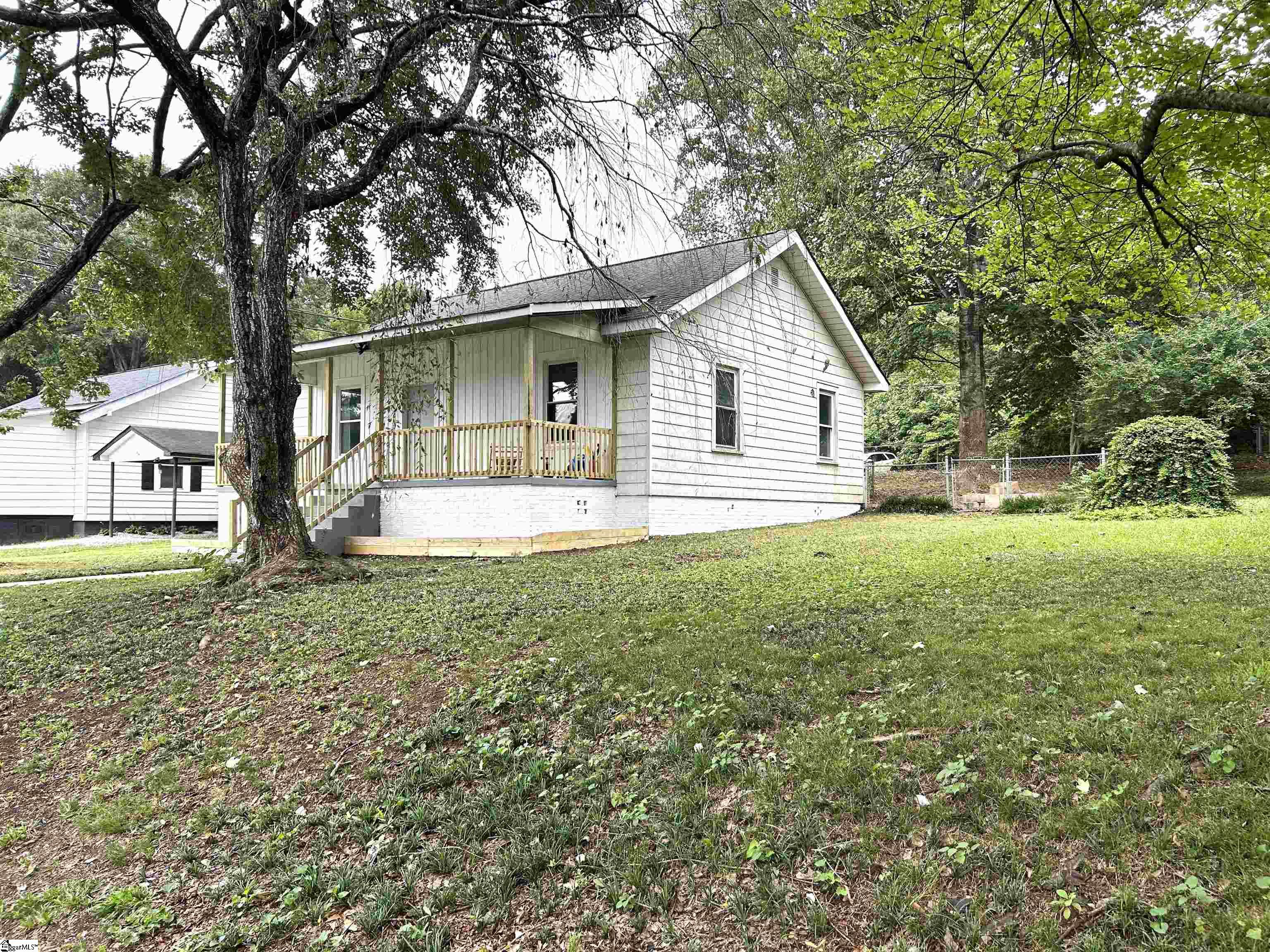 104 Hodgens Drive Property Photo 1