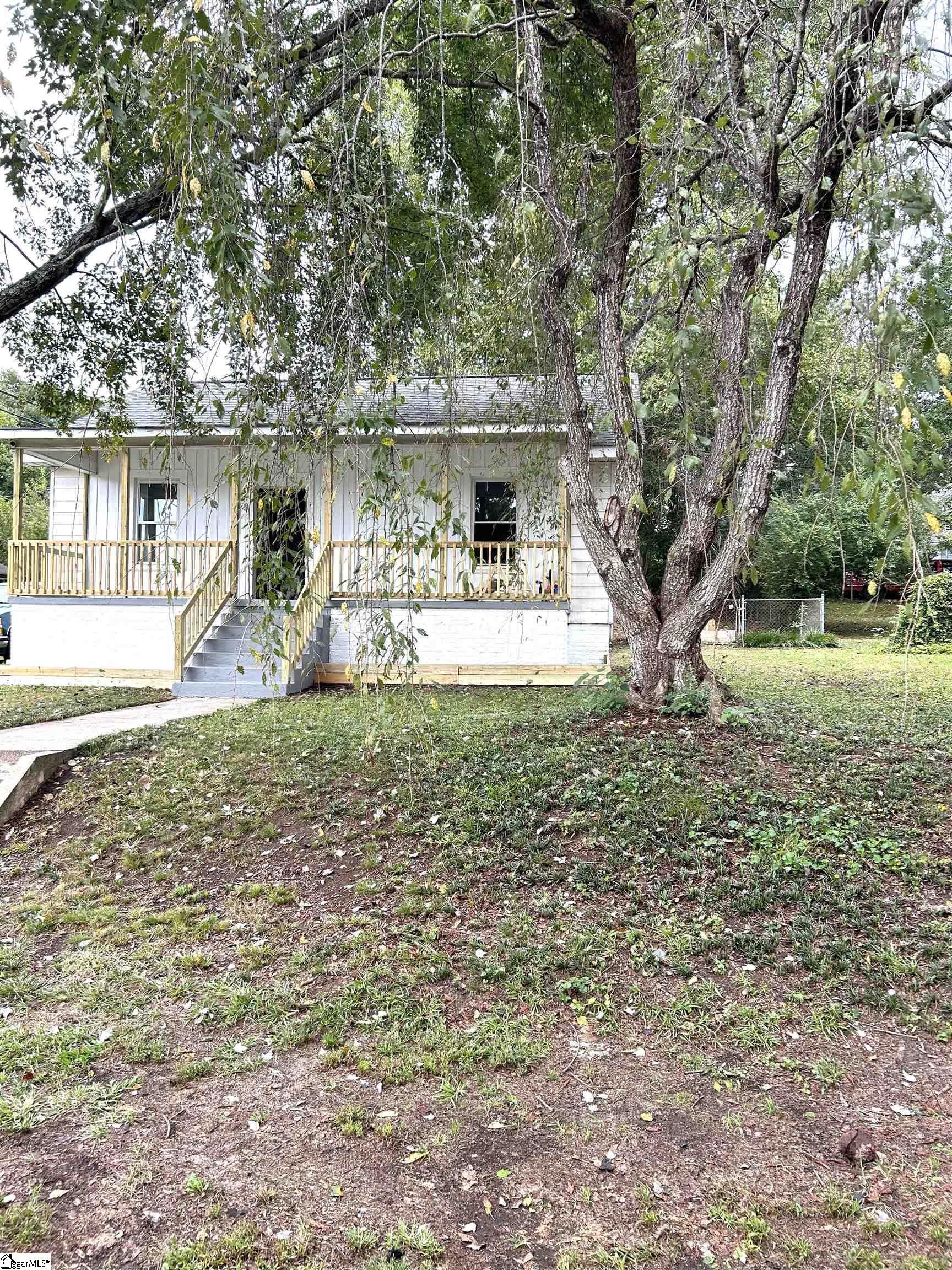104 Hodgens Drive Property Photo 3