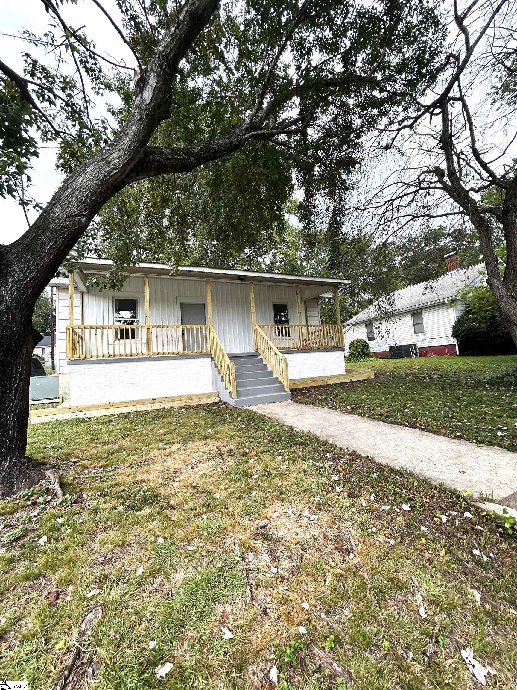 104 Hodgens Drive Property Photo 4