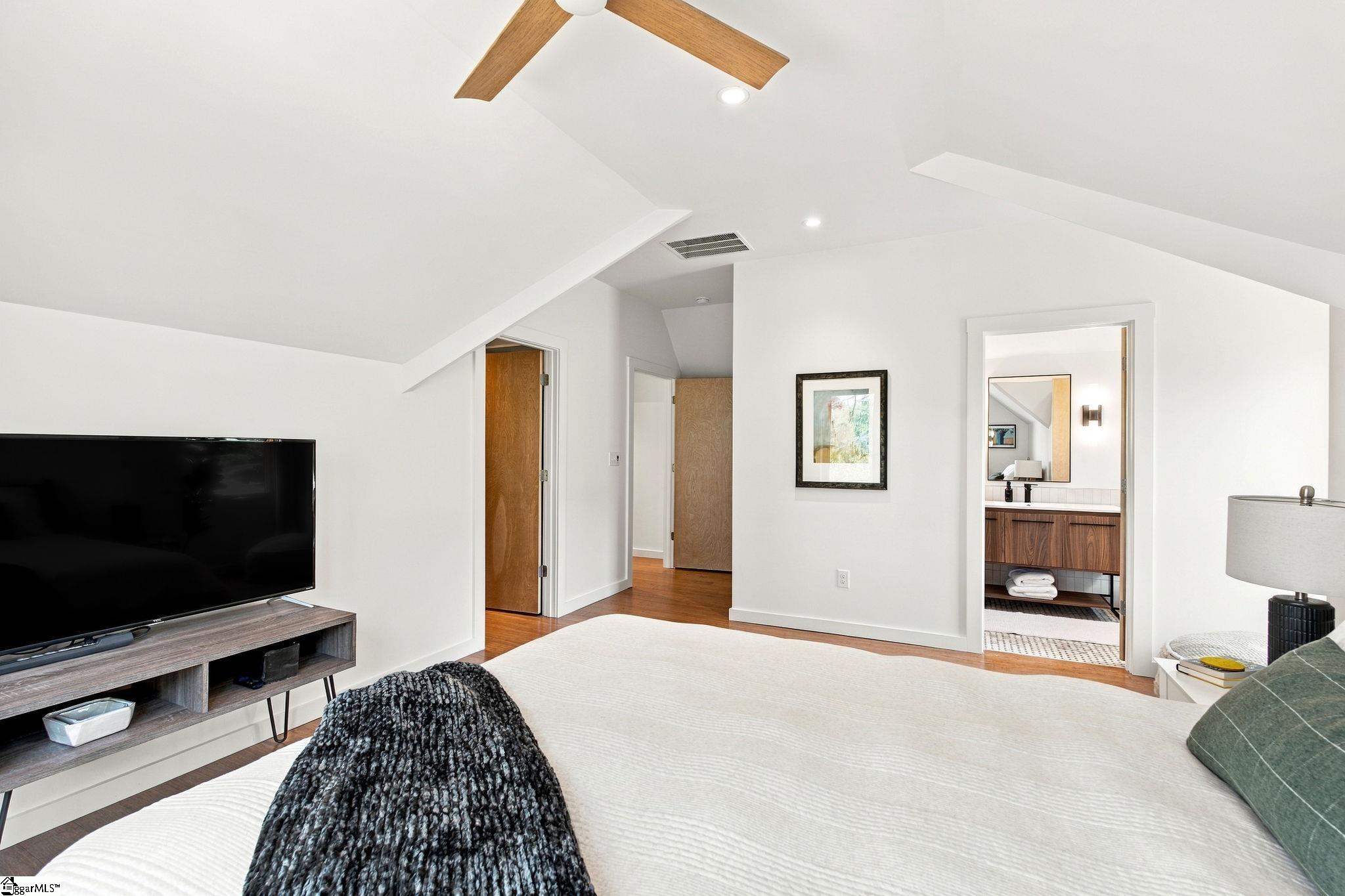 15 E Montclair Avenue Property Photo 31