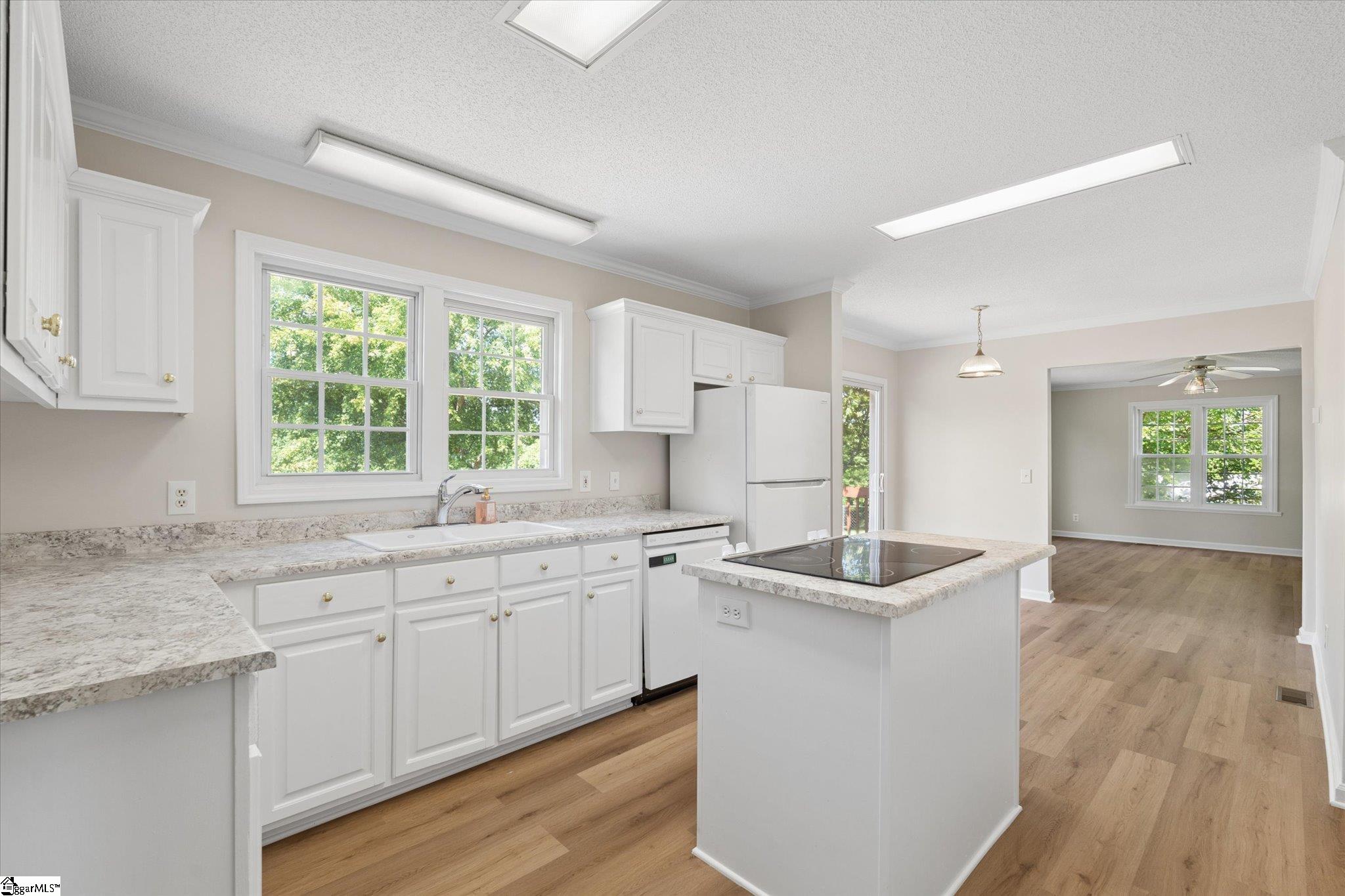 425 Roe Road Property Photo 10