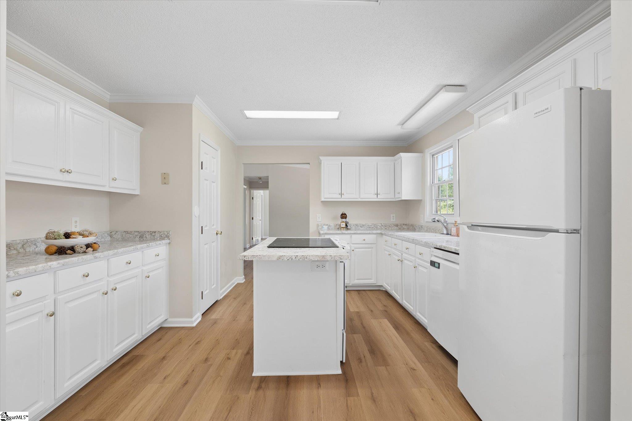 425 Roe Road Property Photo 12