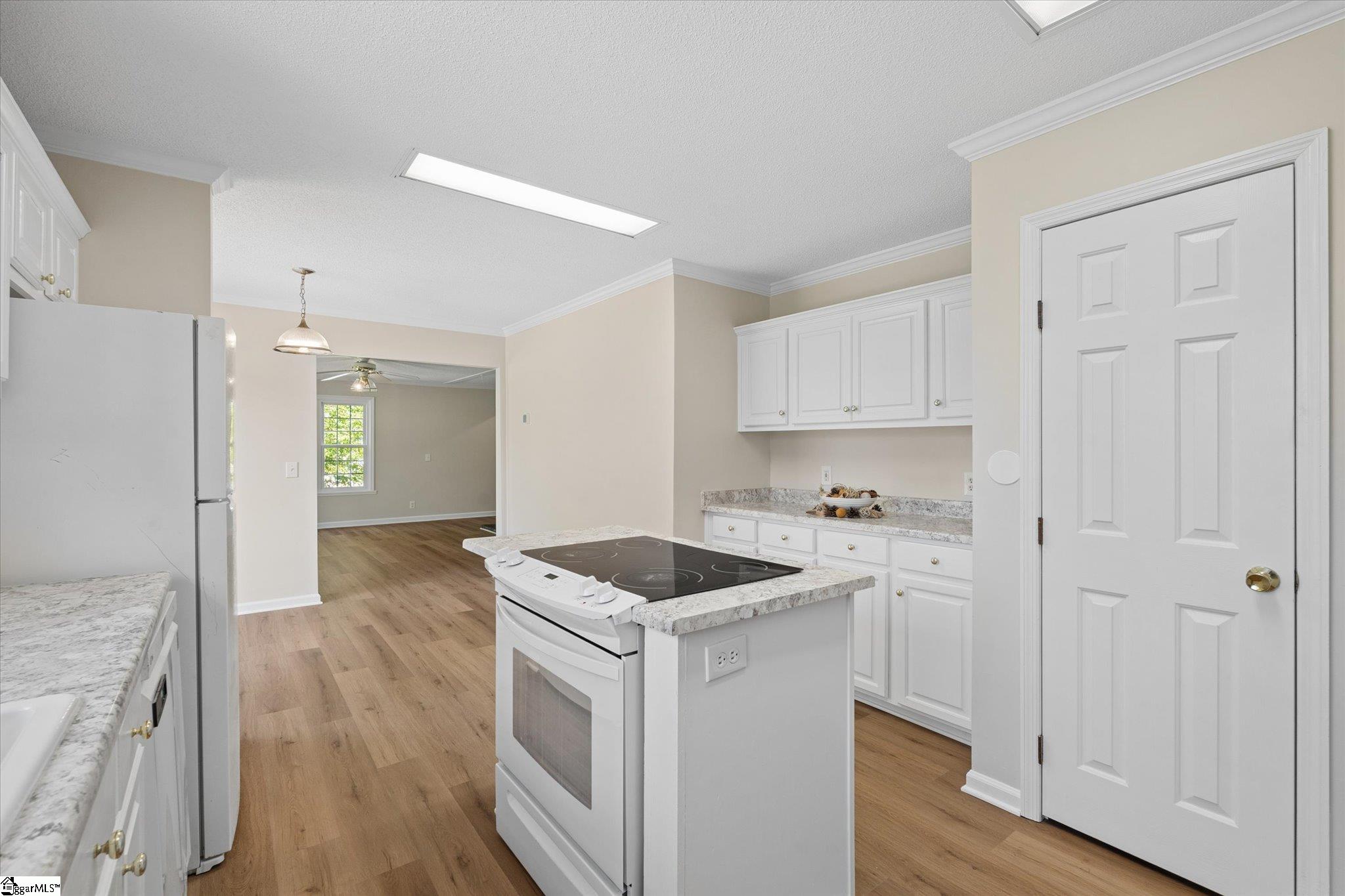 425 Roe Road Property Photo 14
